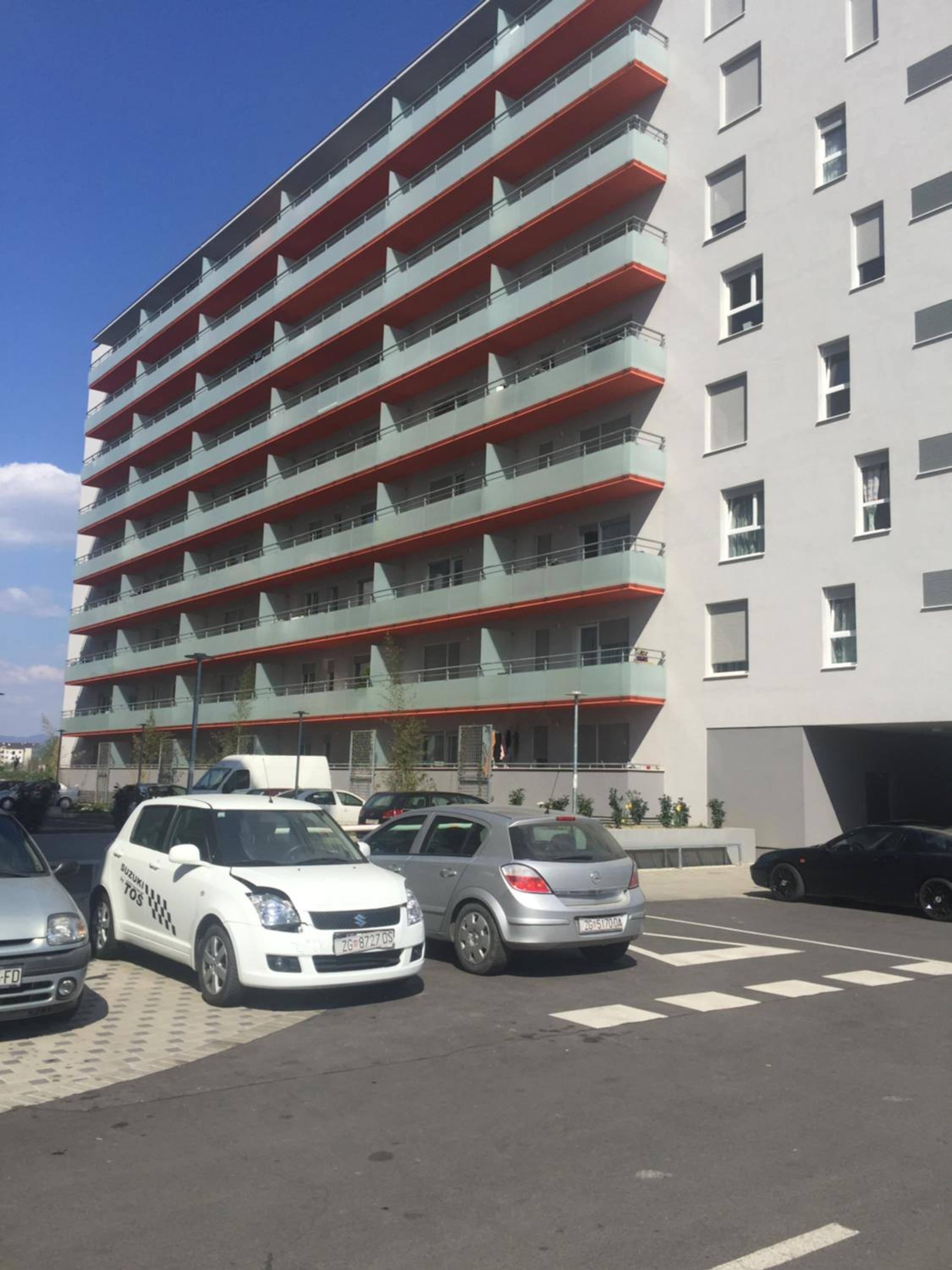 Apartment with Balcony - Photo 2