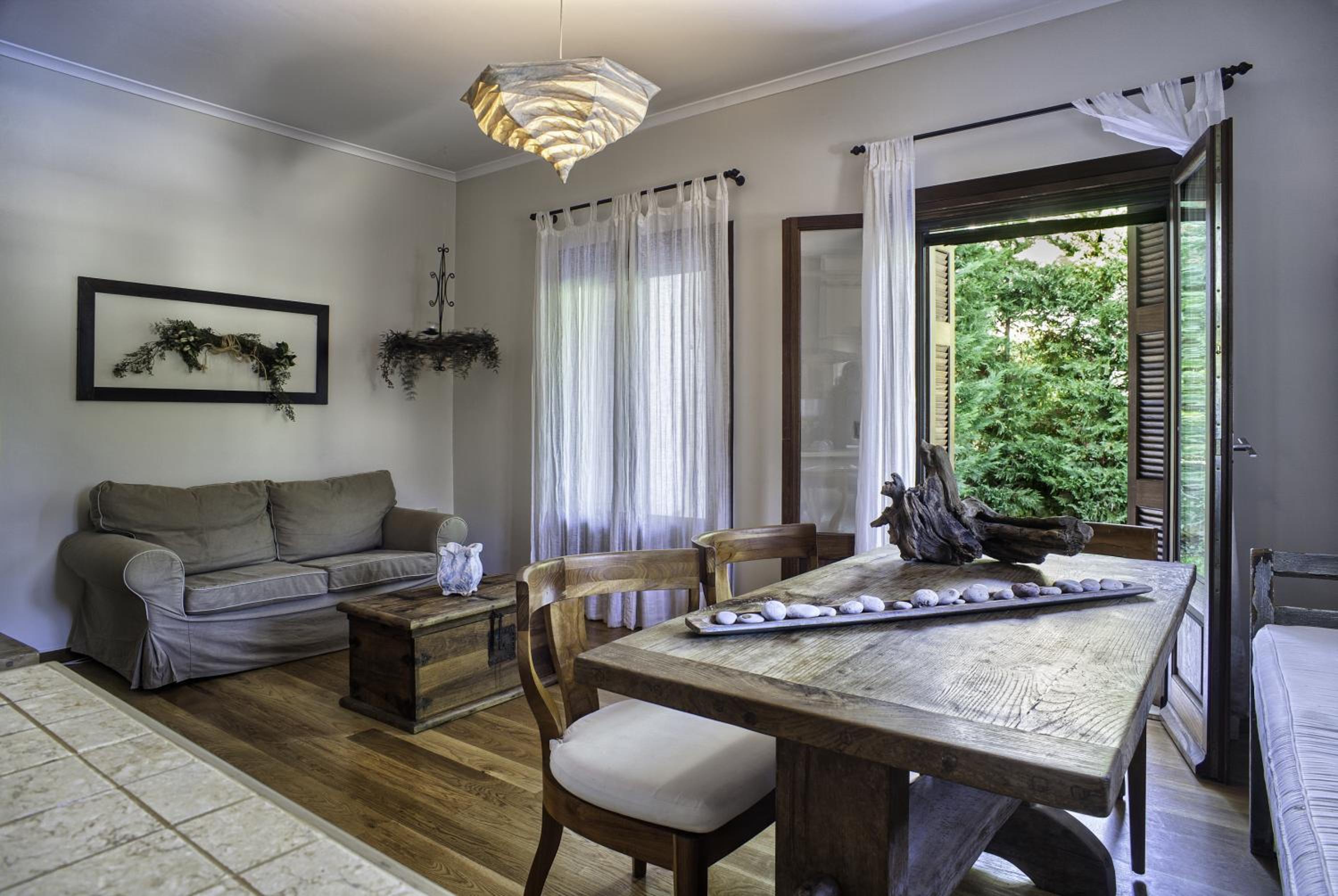 Aeriko-Varko Beachfront Villa with stunning view and Private Pool