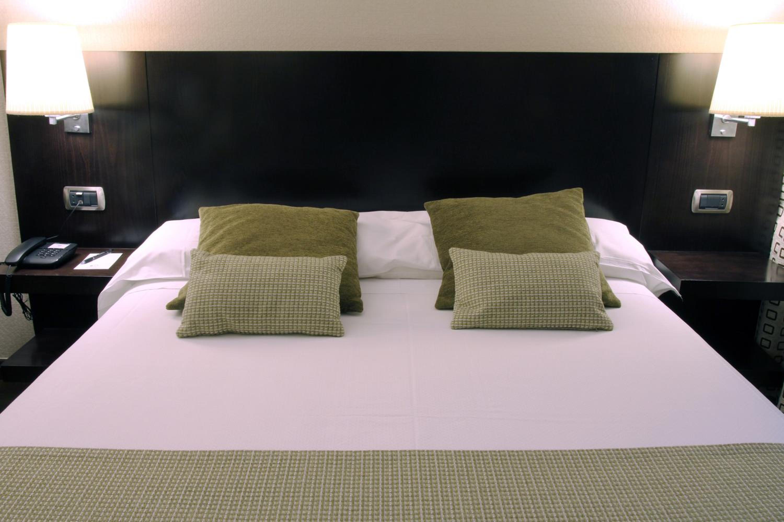 Small Interior Double Room - Photo 6