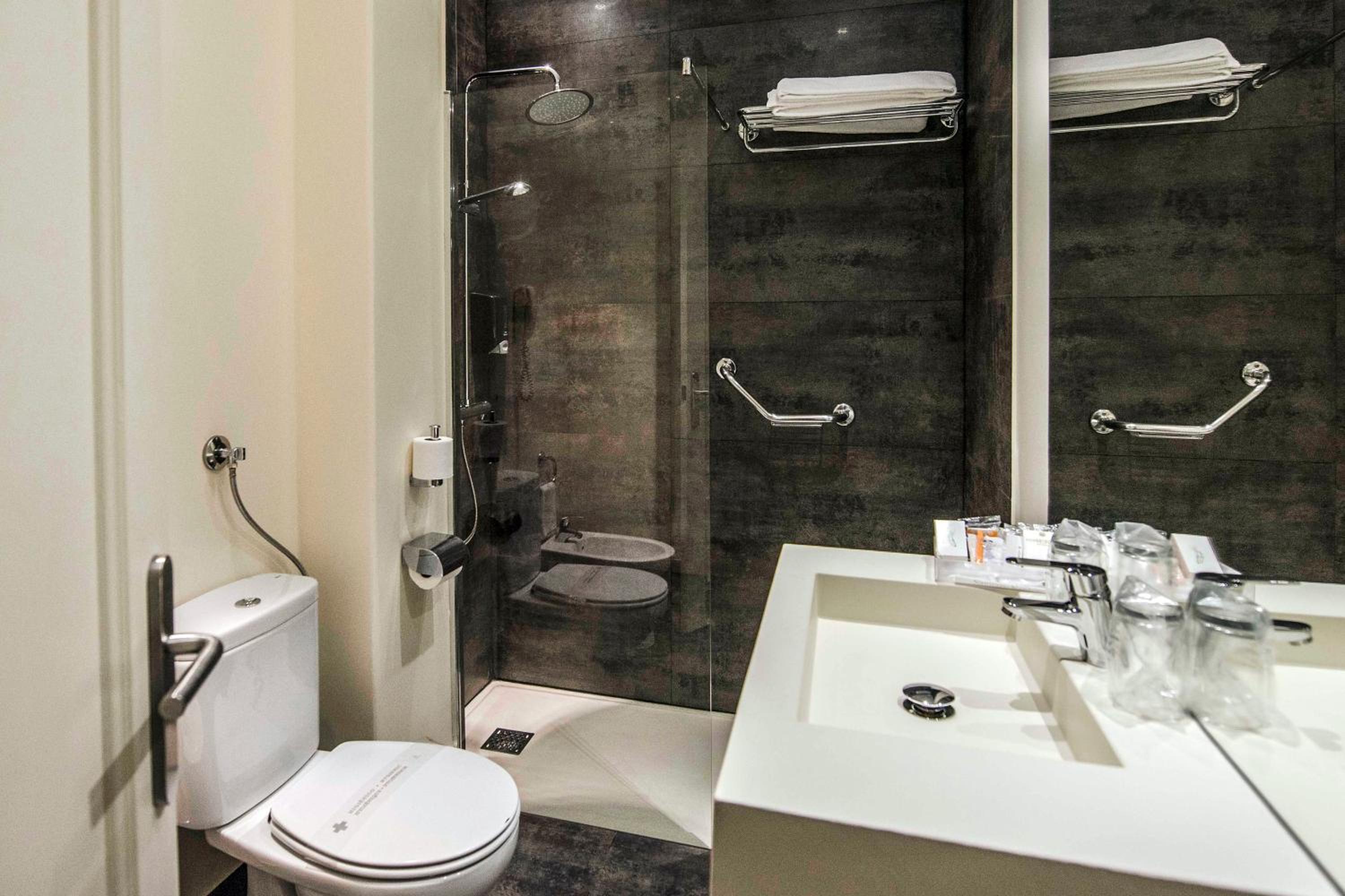 Interior twin room - Photo 4