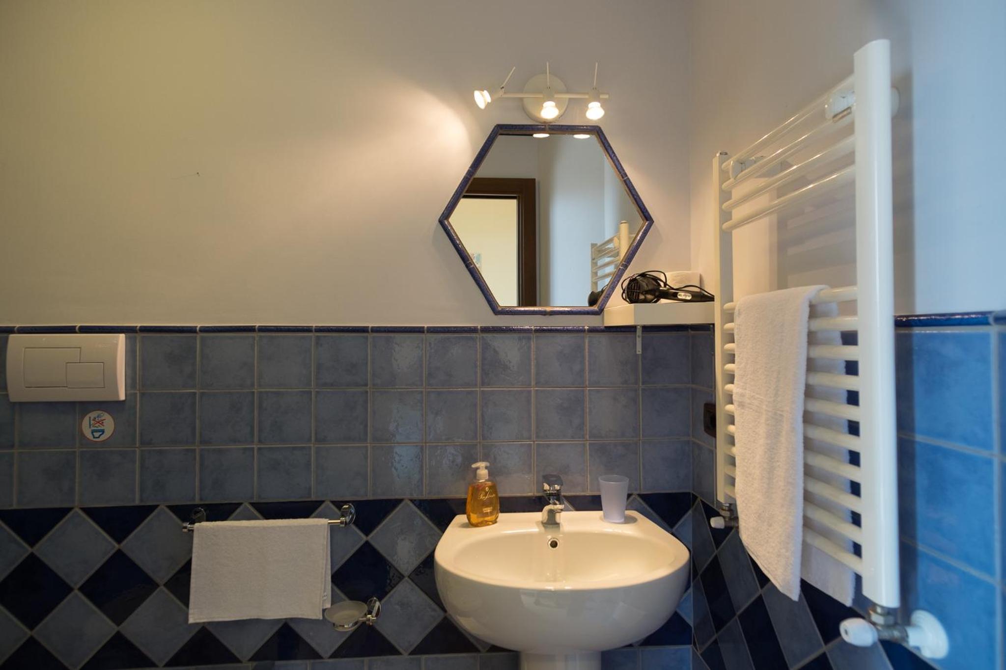Double Room with Sea View - Photo 12
