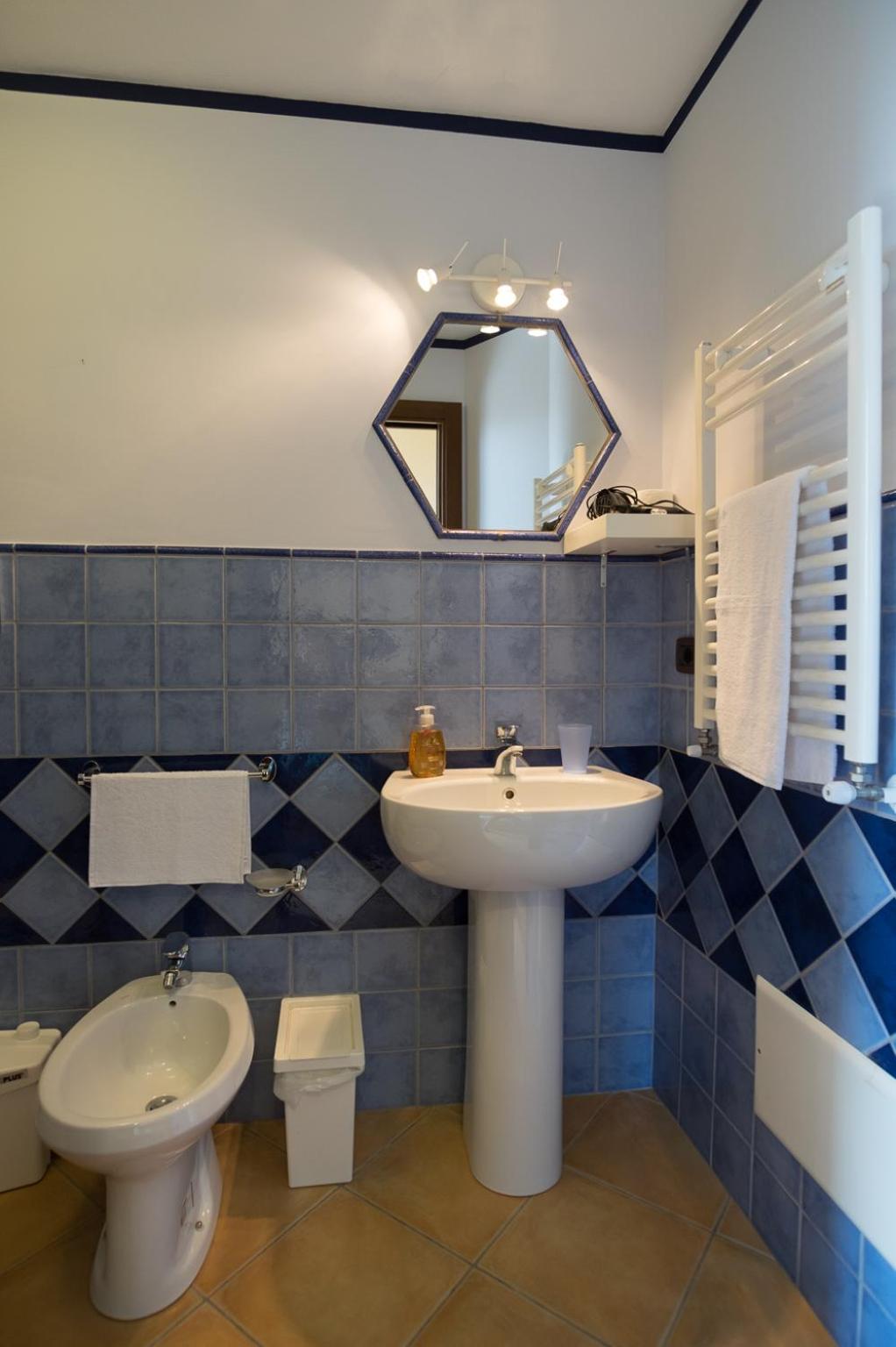 Double Room with Sea View - Photo 13