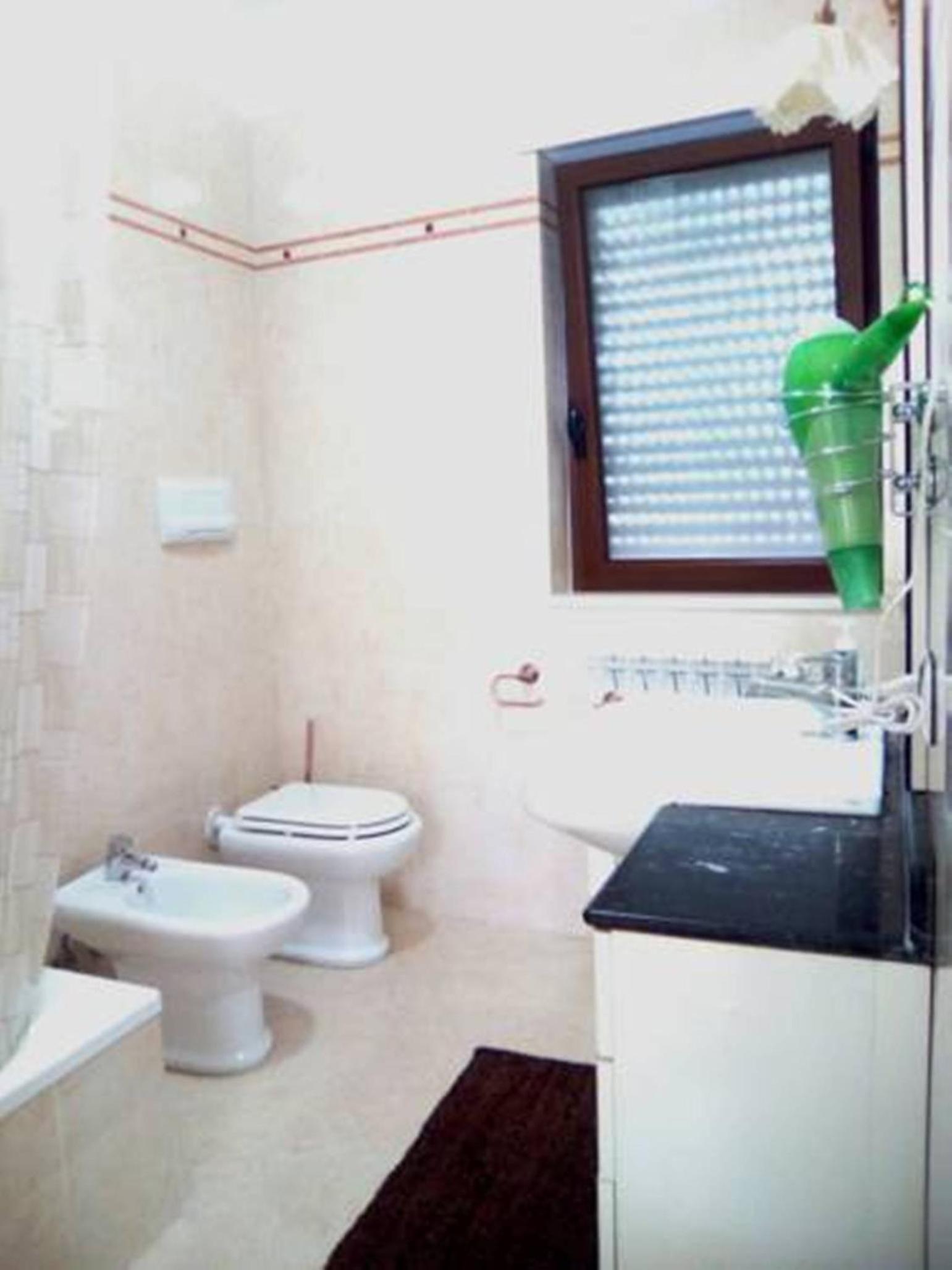 Two-Bedroom House - Photo 3