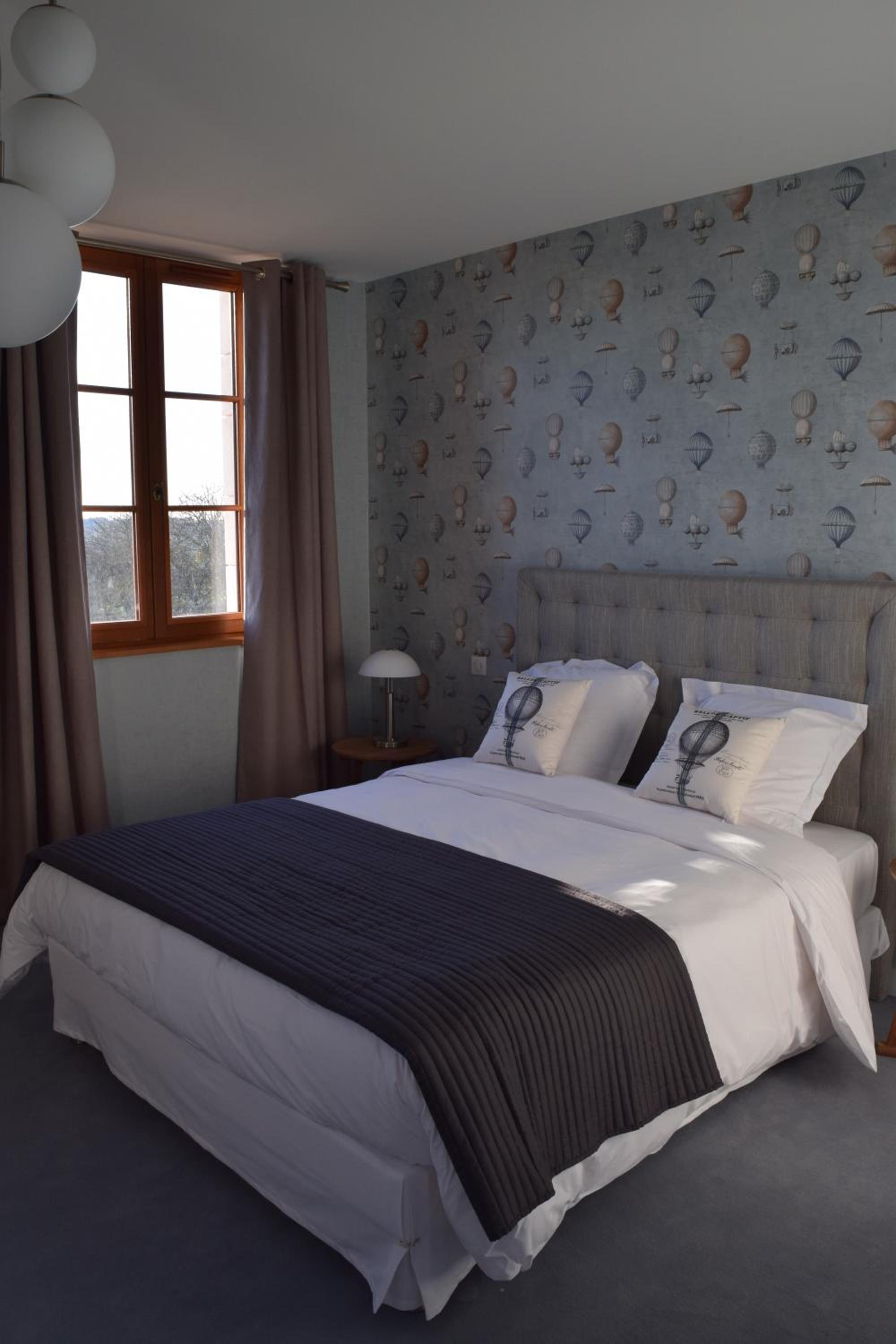 Queen Room photo 2
