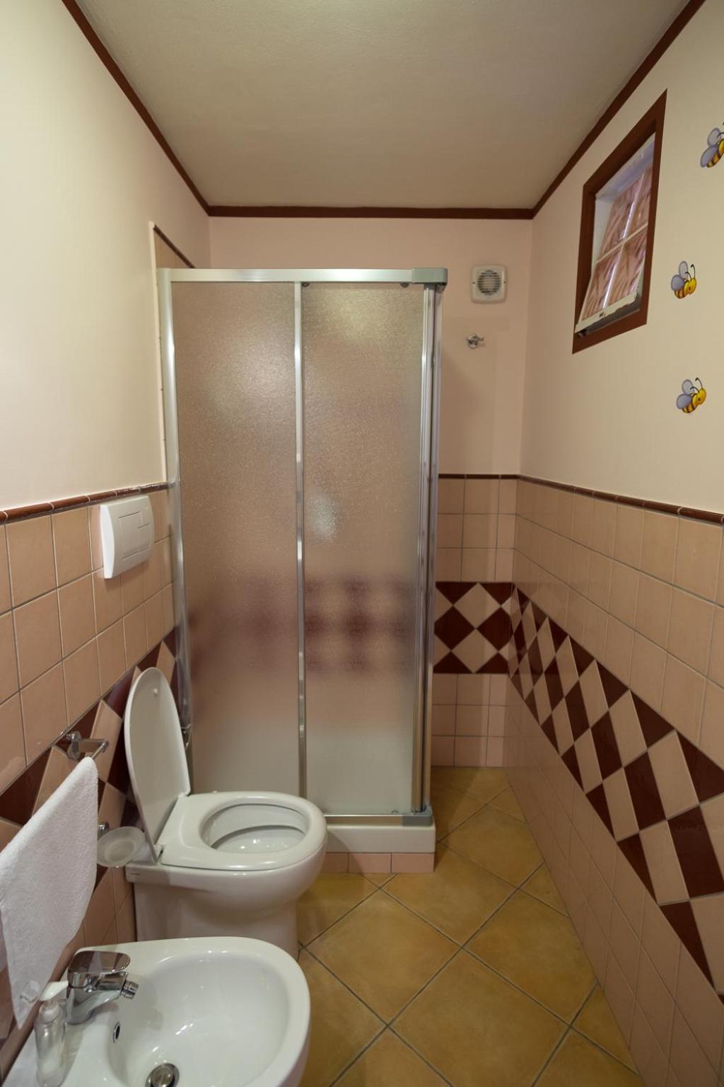 Double Room with Balcony - Photo 8