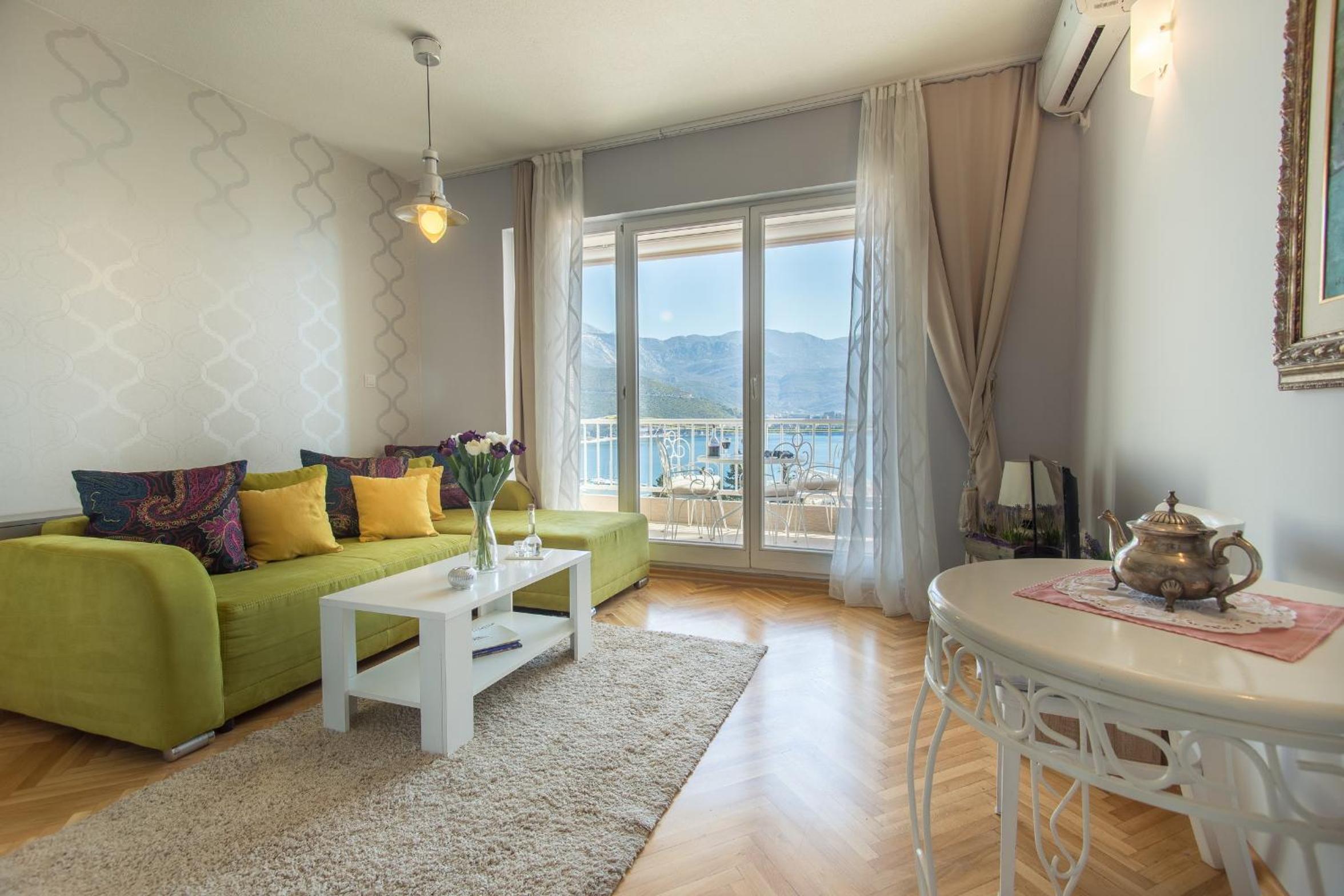One-Bedroom Family Apartment with Sea View