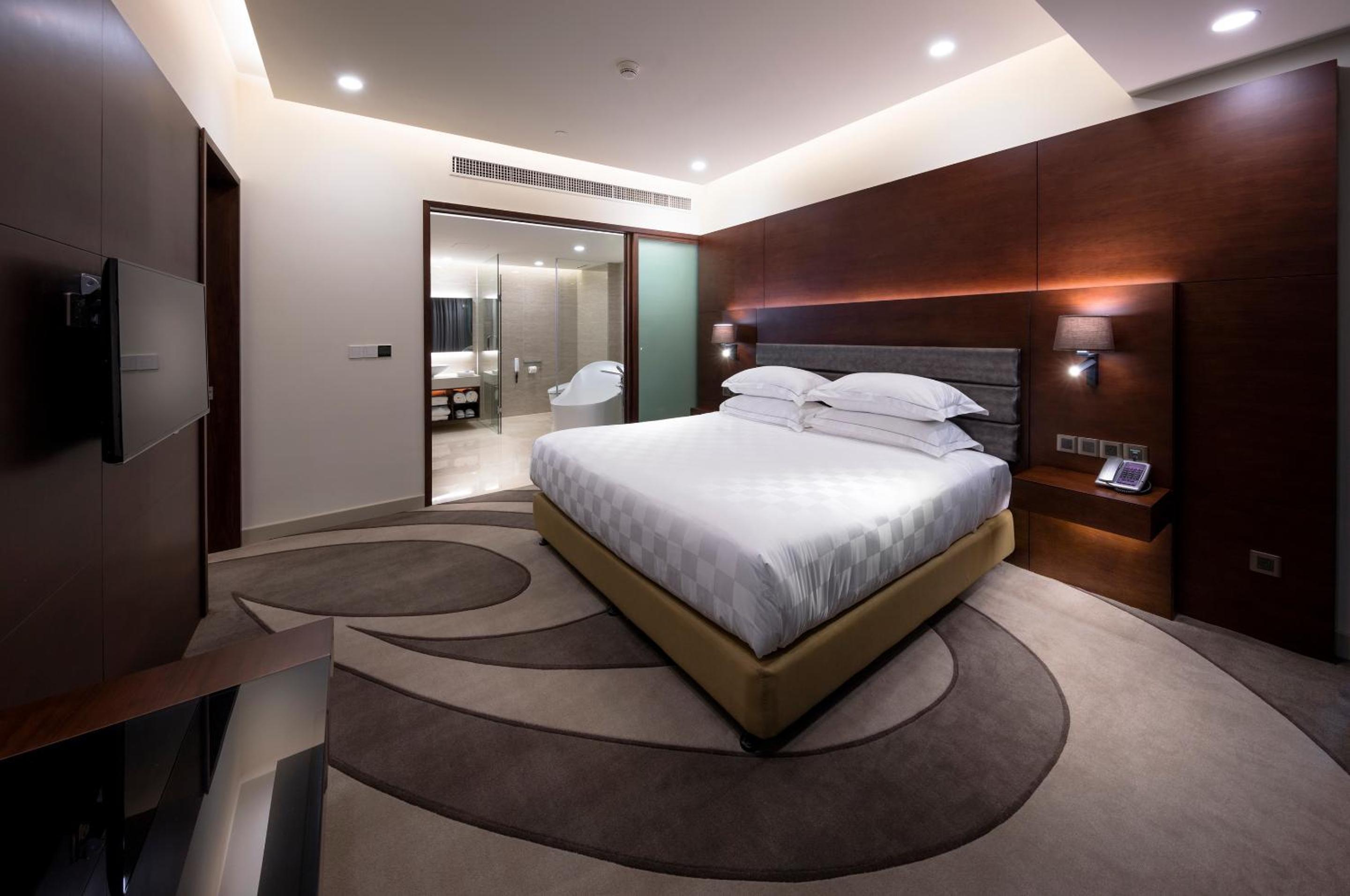 Corner Suite with Executive Lounge Access