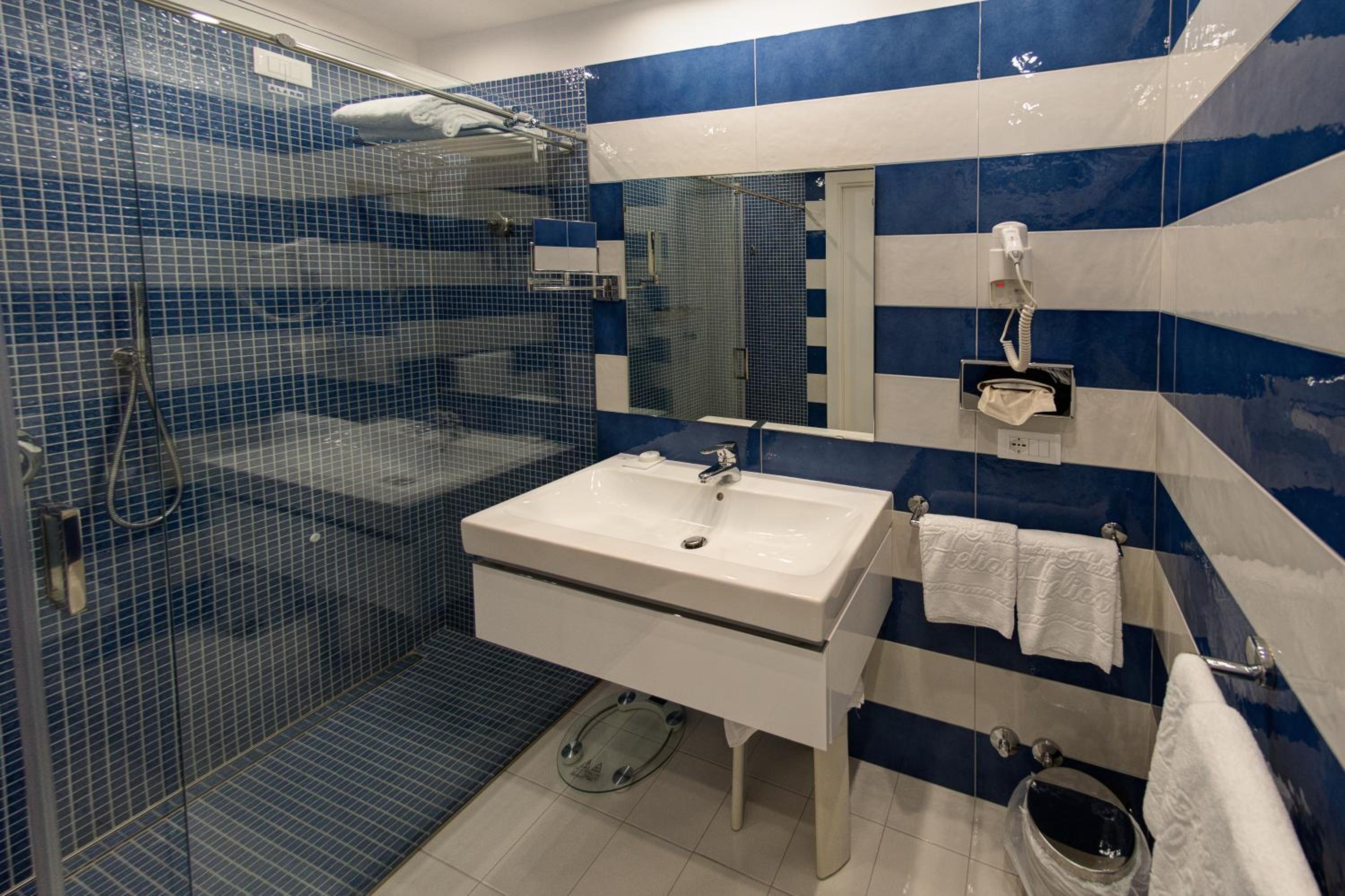 King Room with Spa Bath