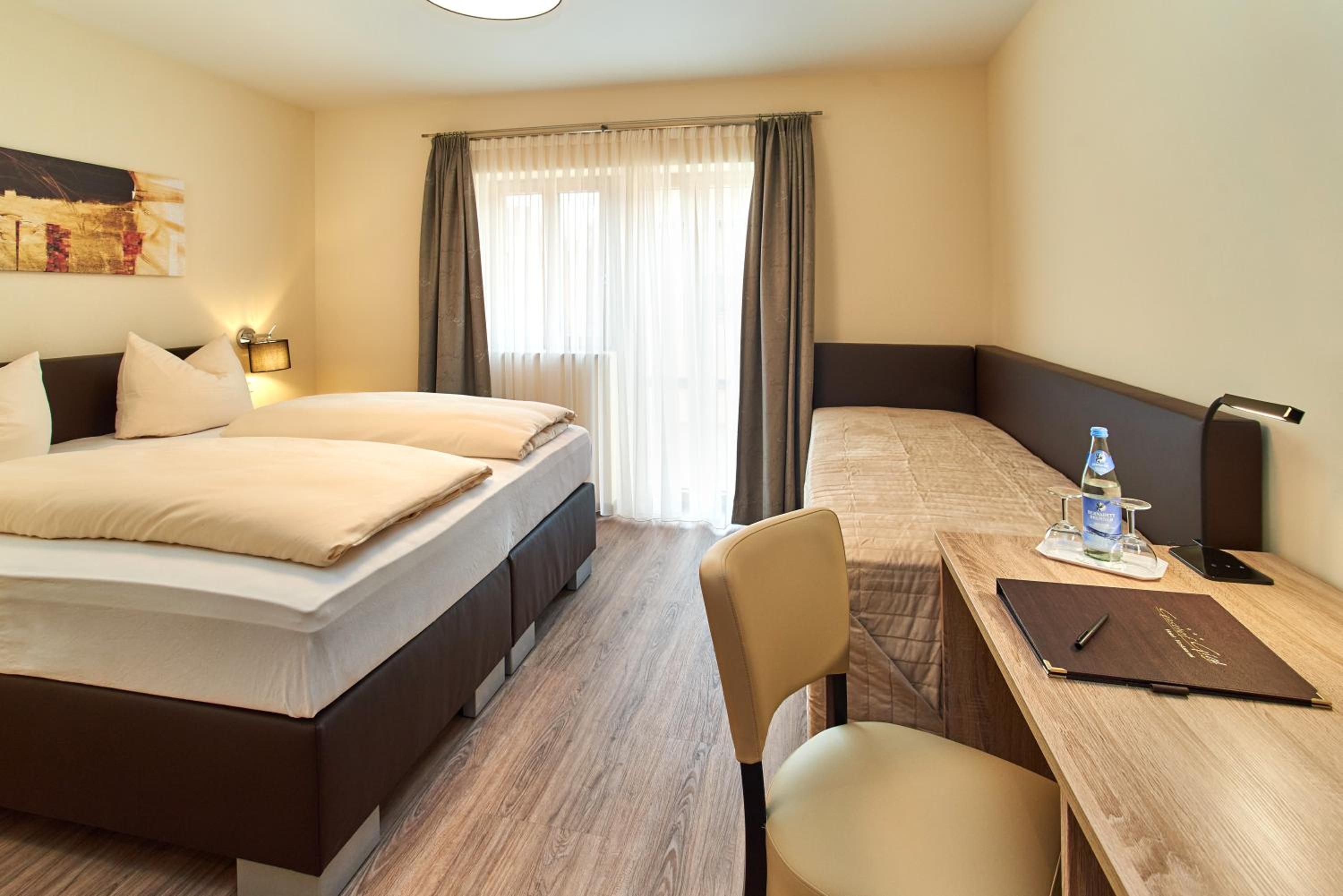 Comfort Double Room with 3 beds photo 2