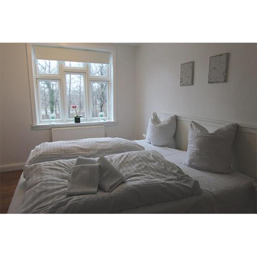 Double or Twin Room with Shared Bathroom photo 2