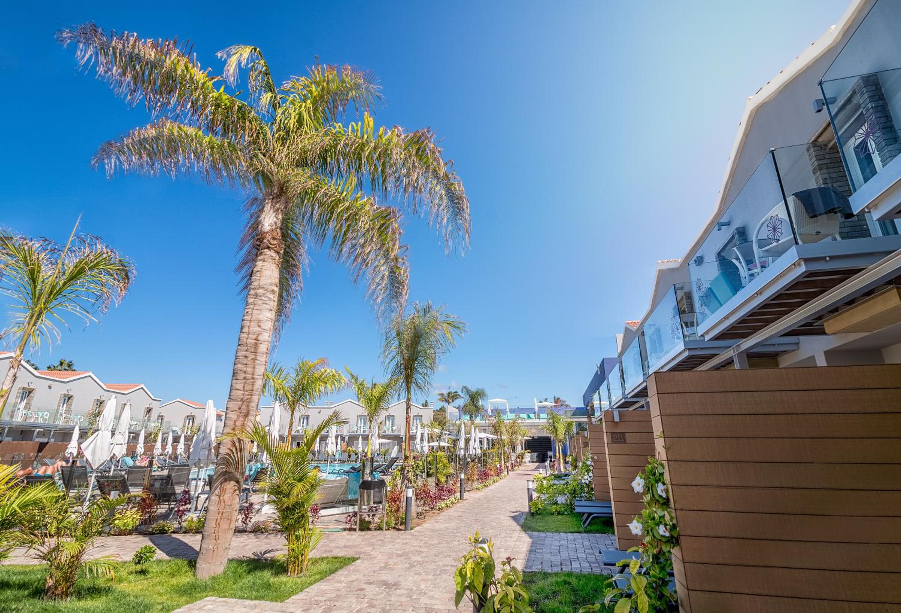 Suite Dúplex con Vista a la Piscina