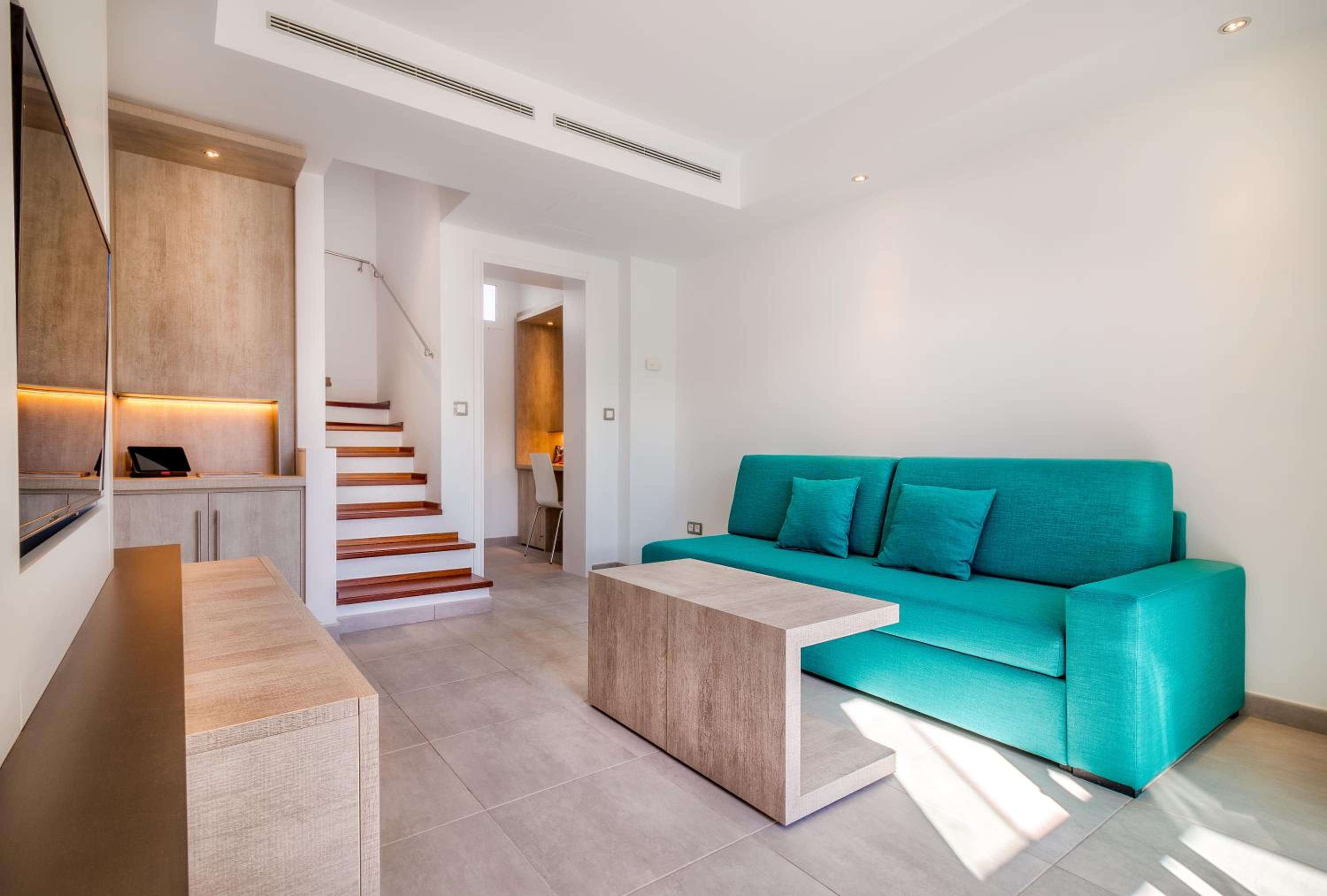Suite Dúplex con Vista a la Piscina