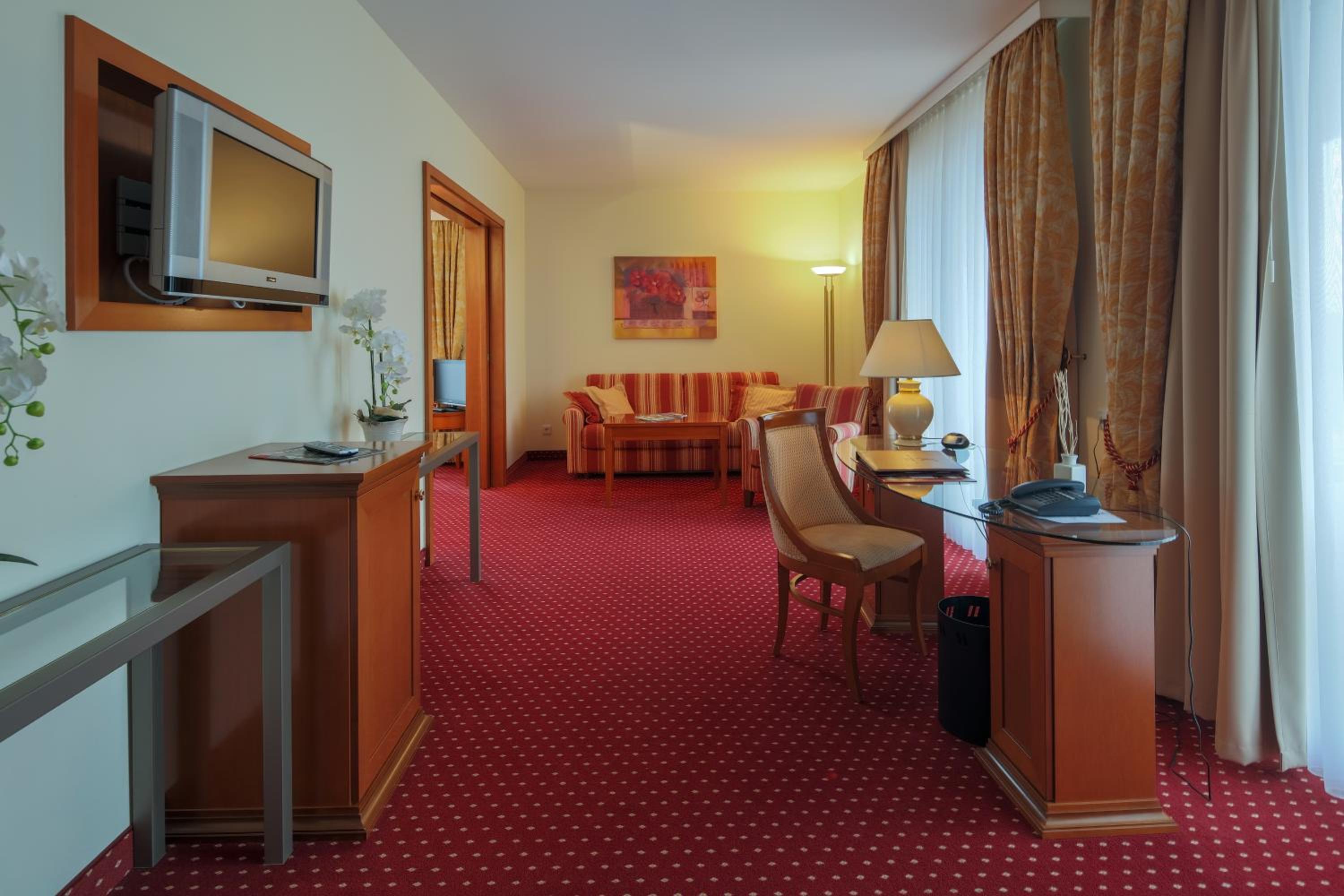 Deluxe Suite - Photo 1