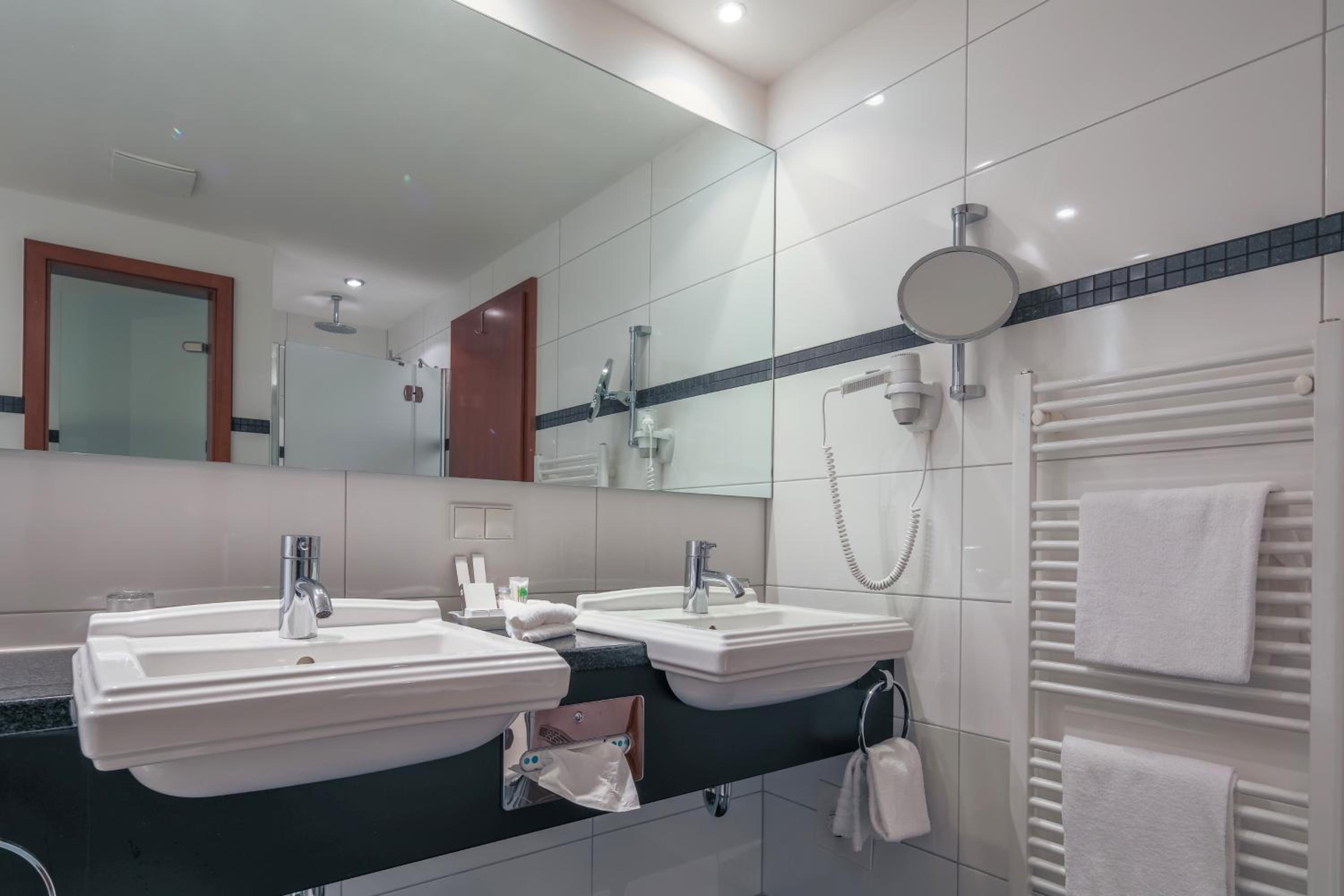 Deluxe Suite - Photo 7