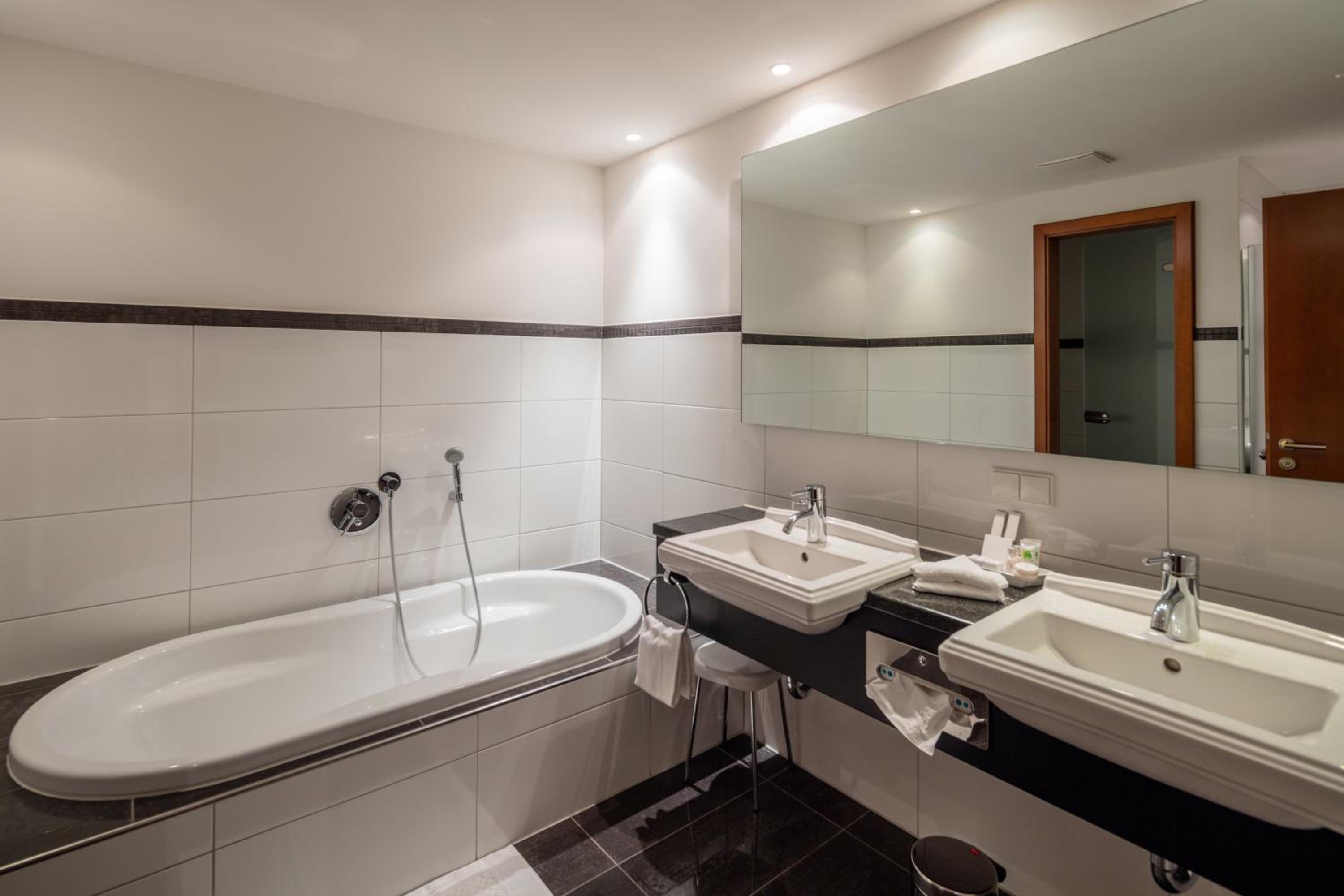 Deluxe Suite - Photo 2