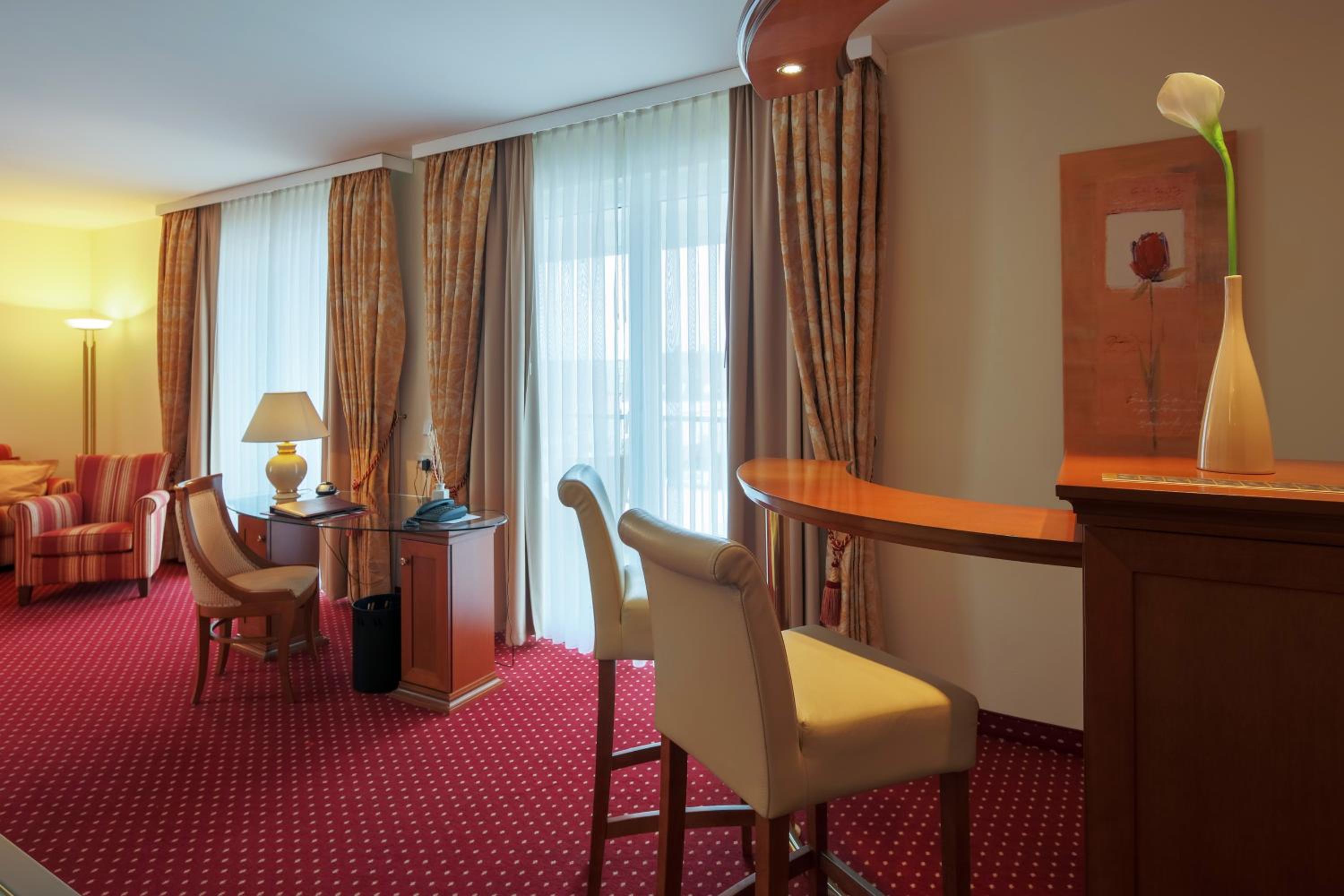 Deluxe Suite - Photo 8