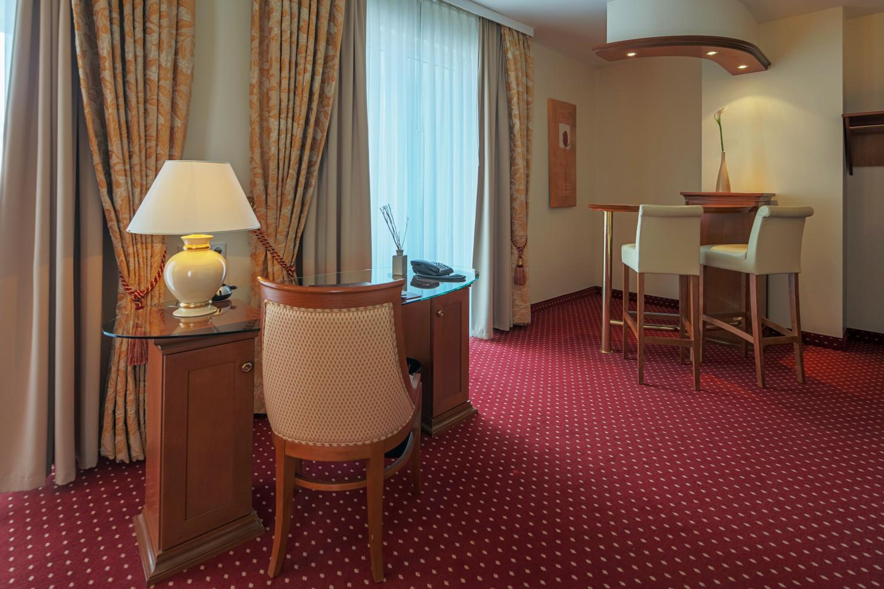 Deluxe Suite - Photo 3