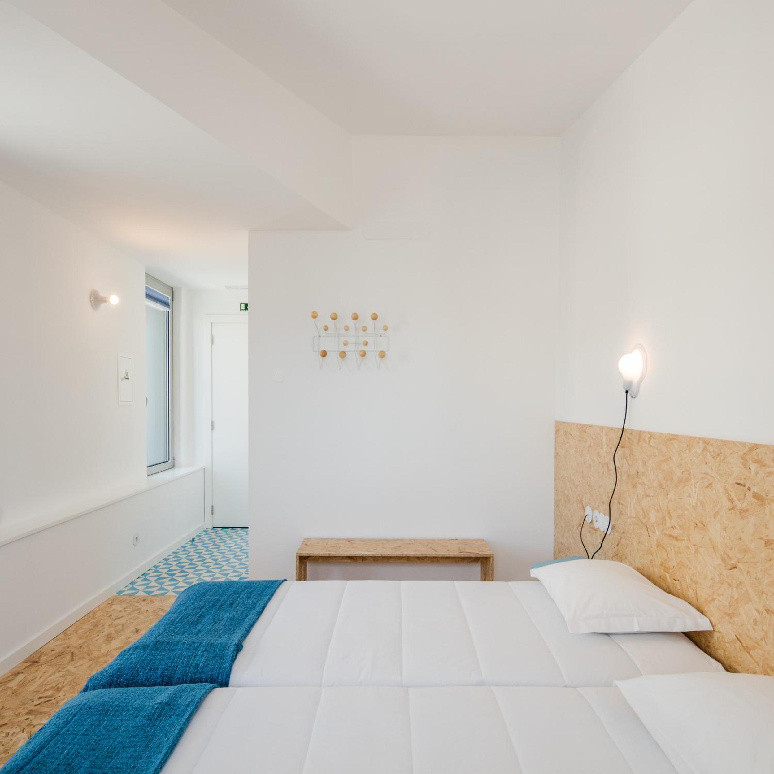 Twin Room with Private Bathroom - Photo 11