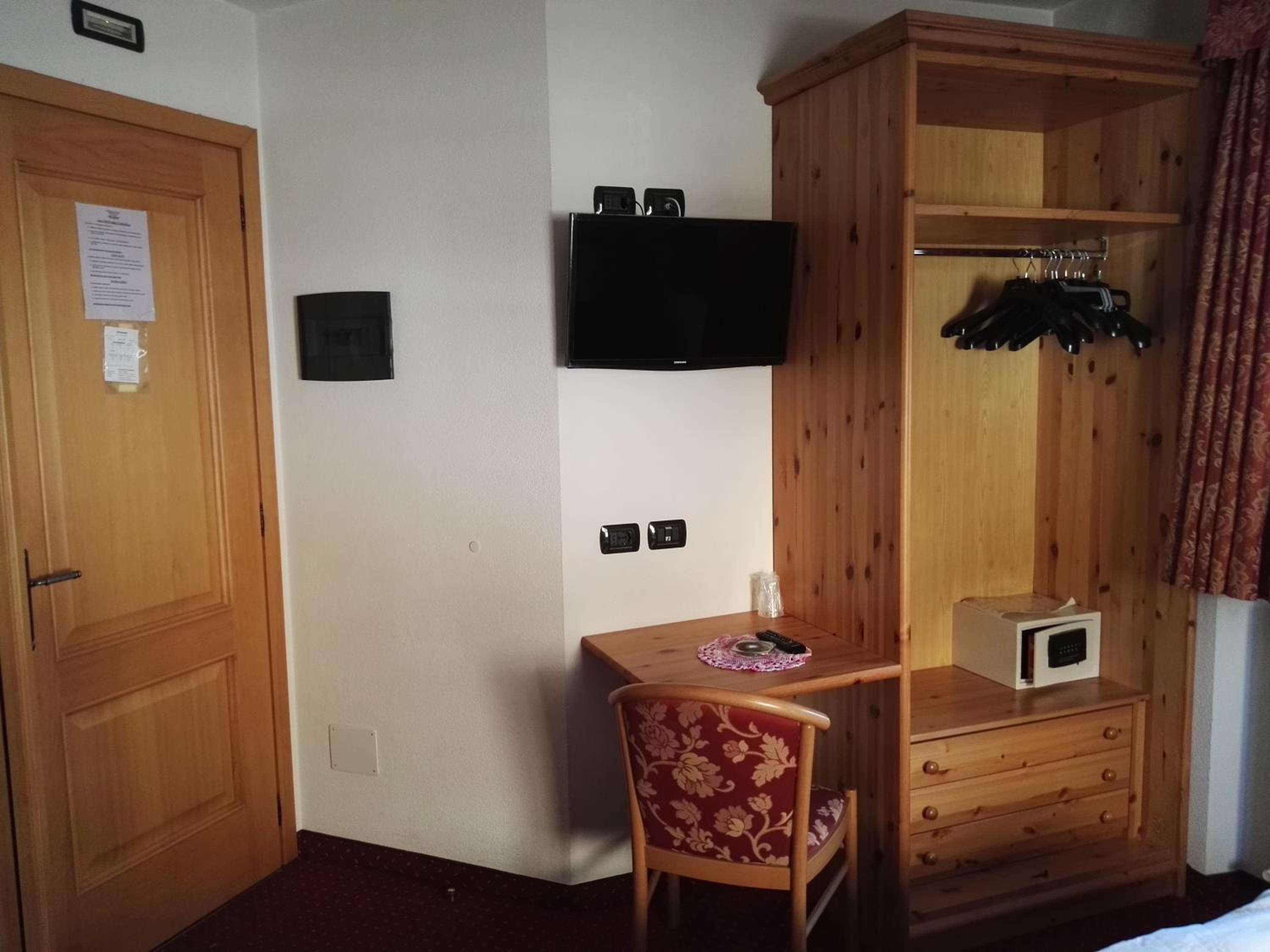 Budget Twin Room photo 3