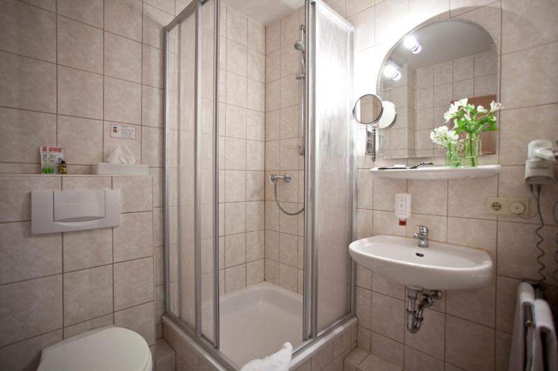Double Room (1 Adult) - Photo 3