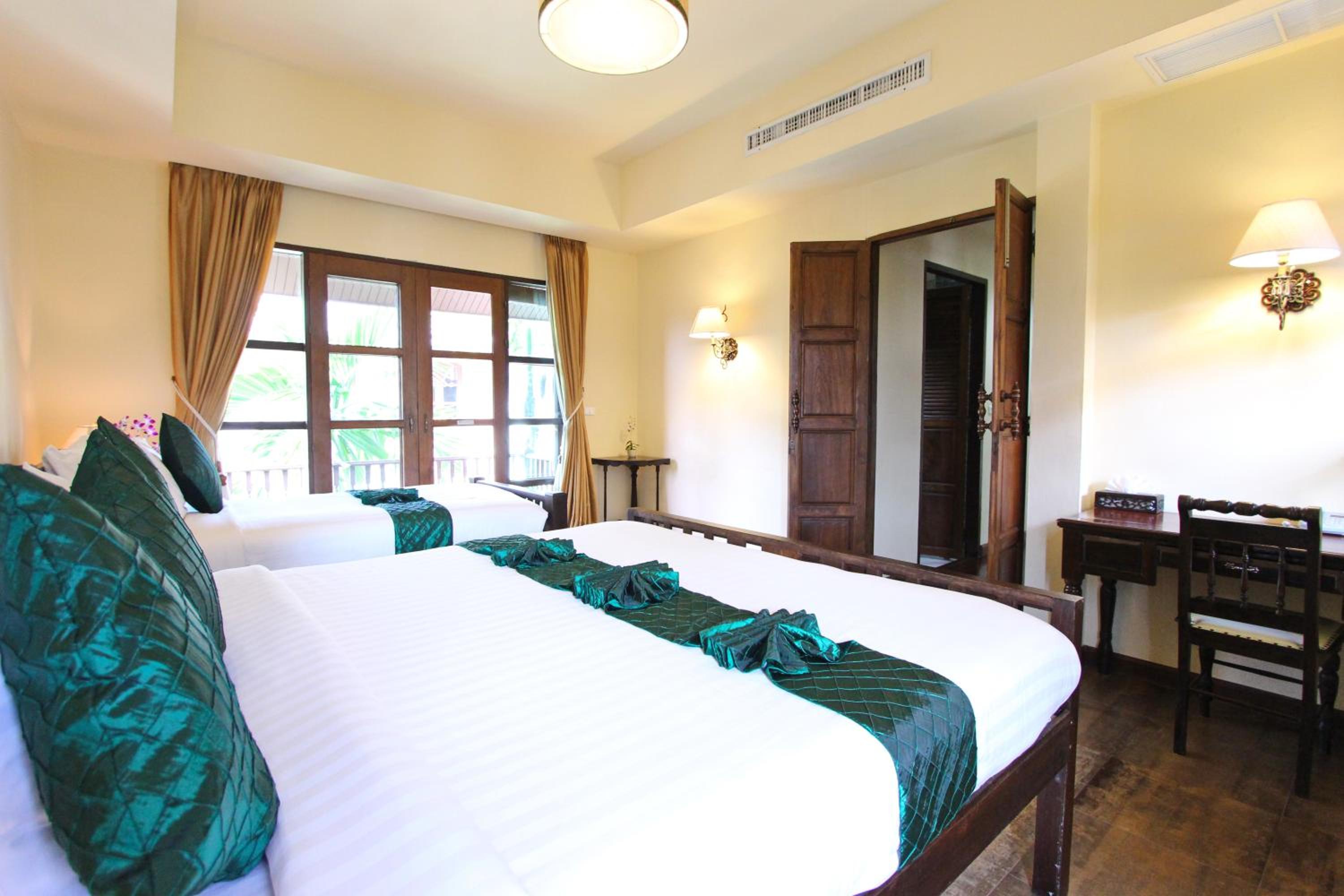 Family Suite (3 Adults) - Photo 6
