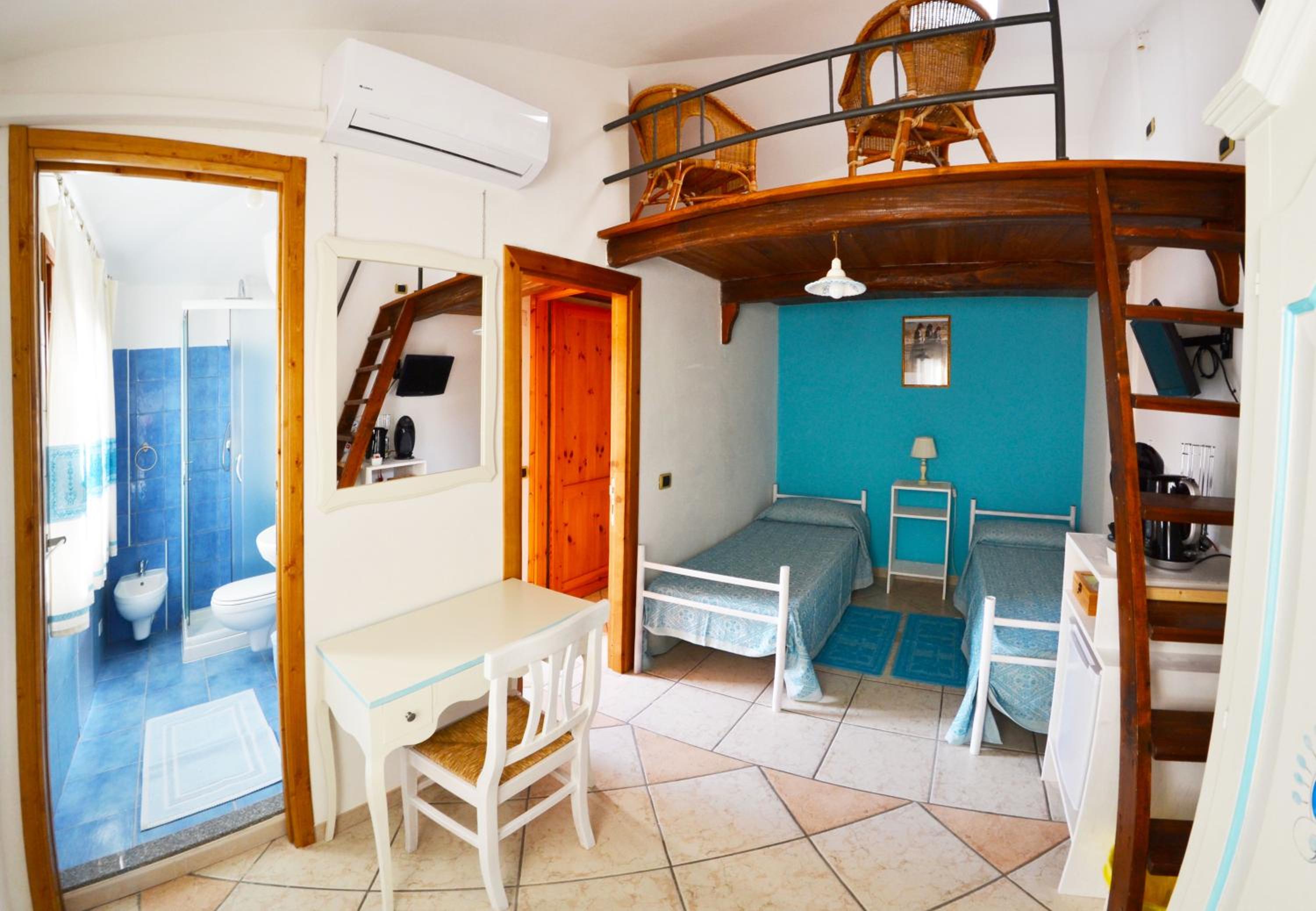 Twin Room - Photo 3