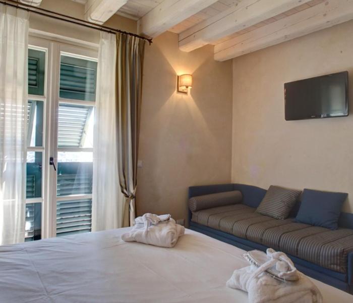 Double Room with Balcony - Photo 5
