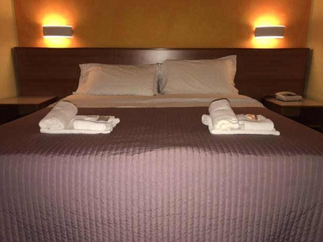 Double or Twin Room - Photo 4