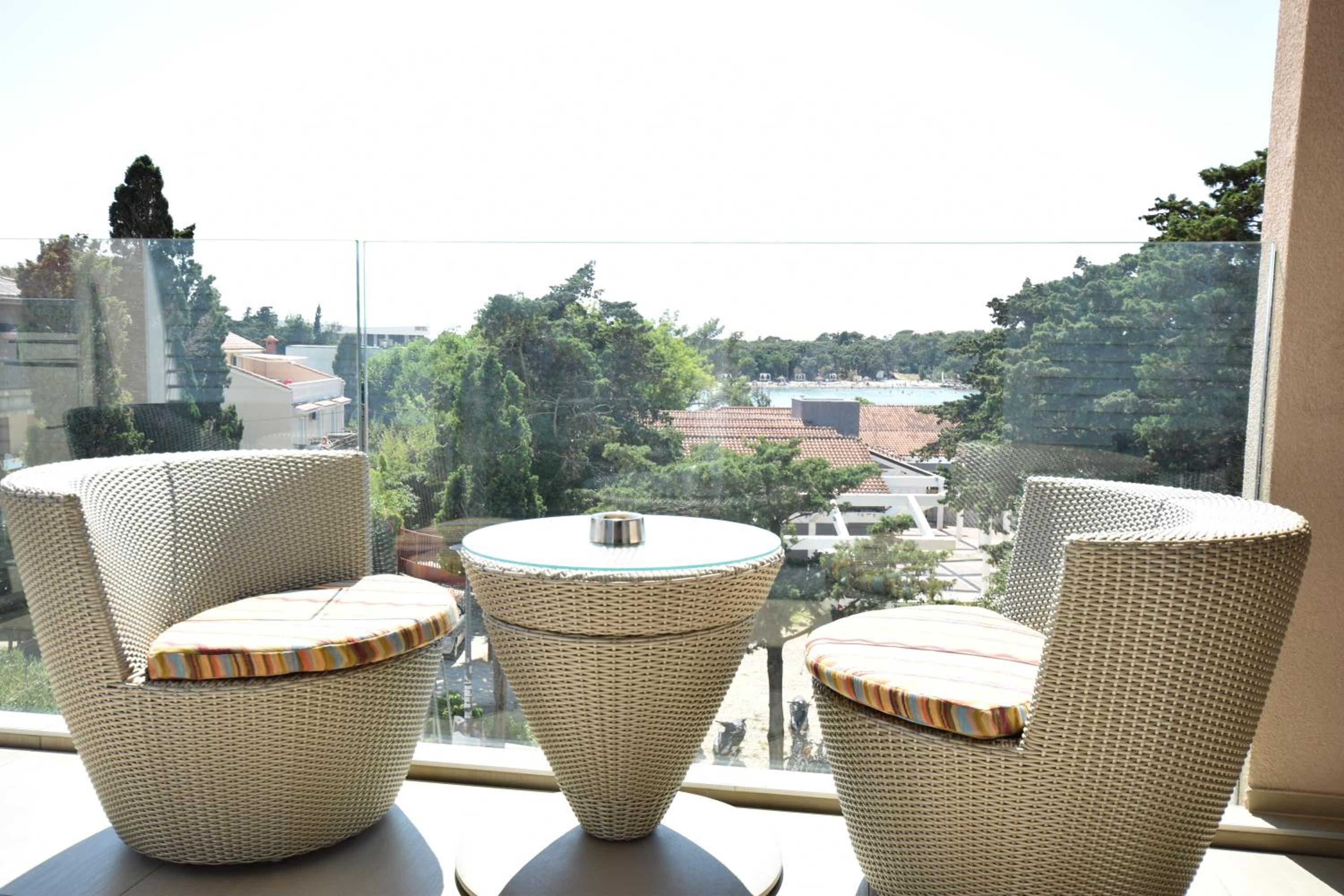 Two-Bedroom Apartment with Balcony and Sea View photo 2