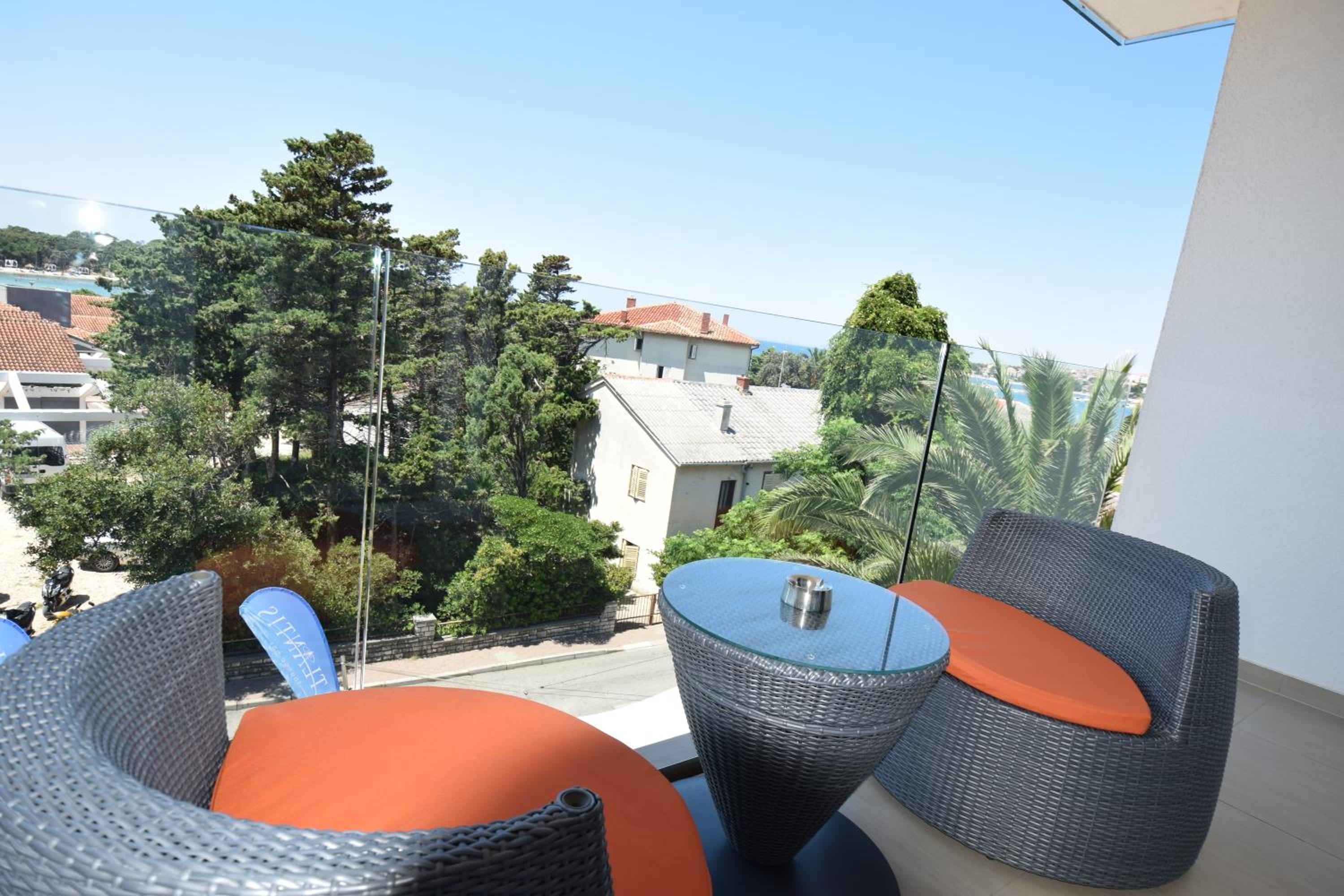 Studio Apartment with Balcony and Sea View - Photo 6