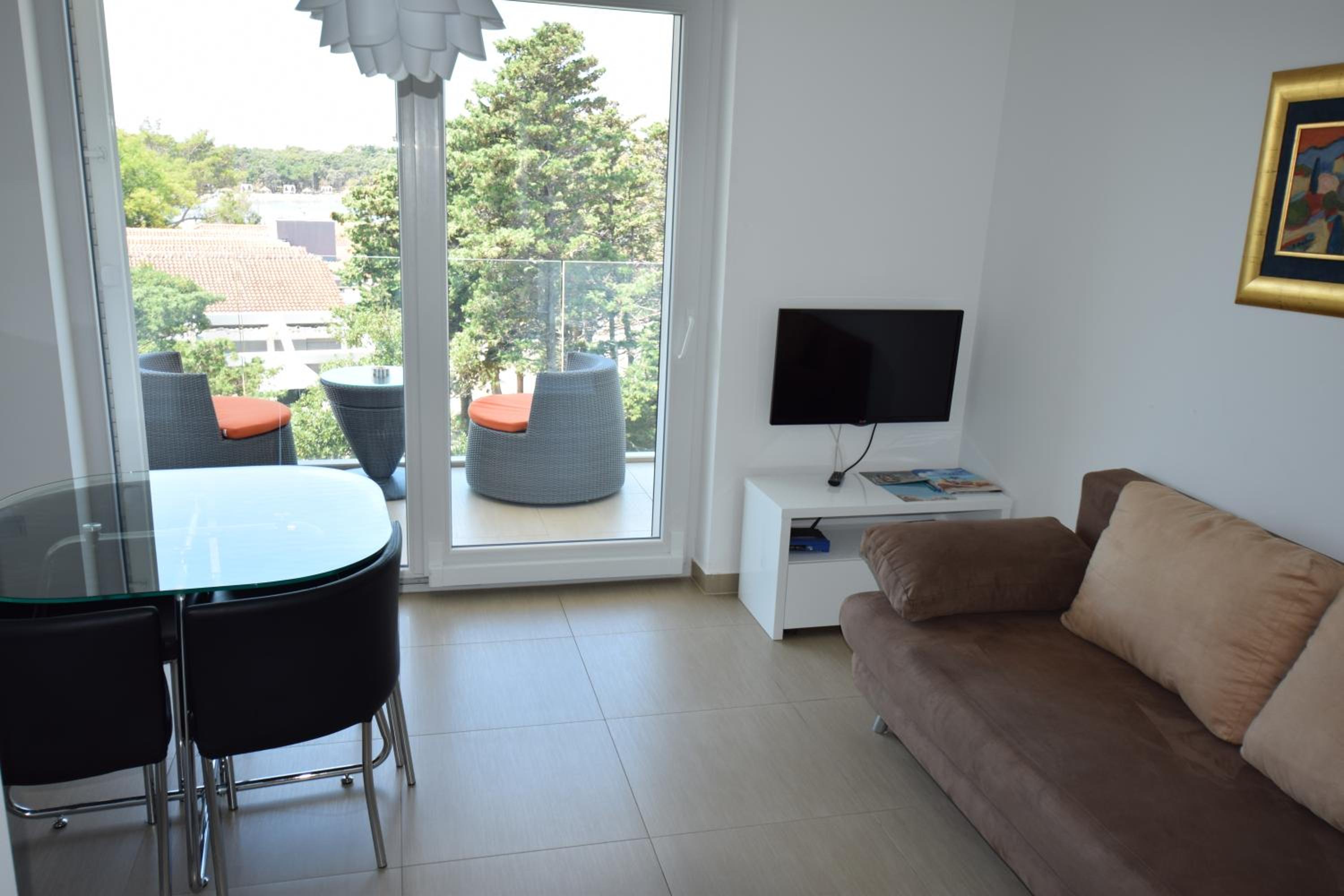 Studio Apartment with Balcony and Sea View - Photo 3