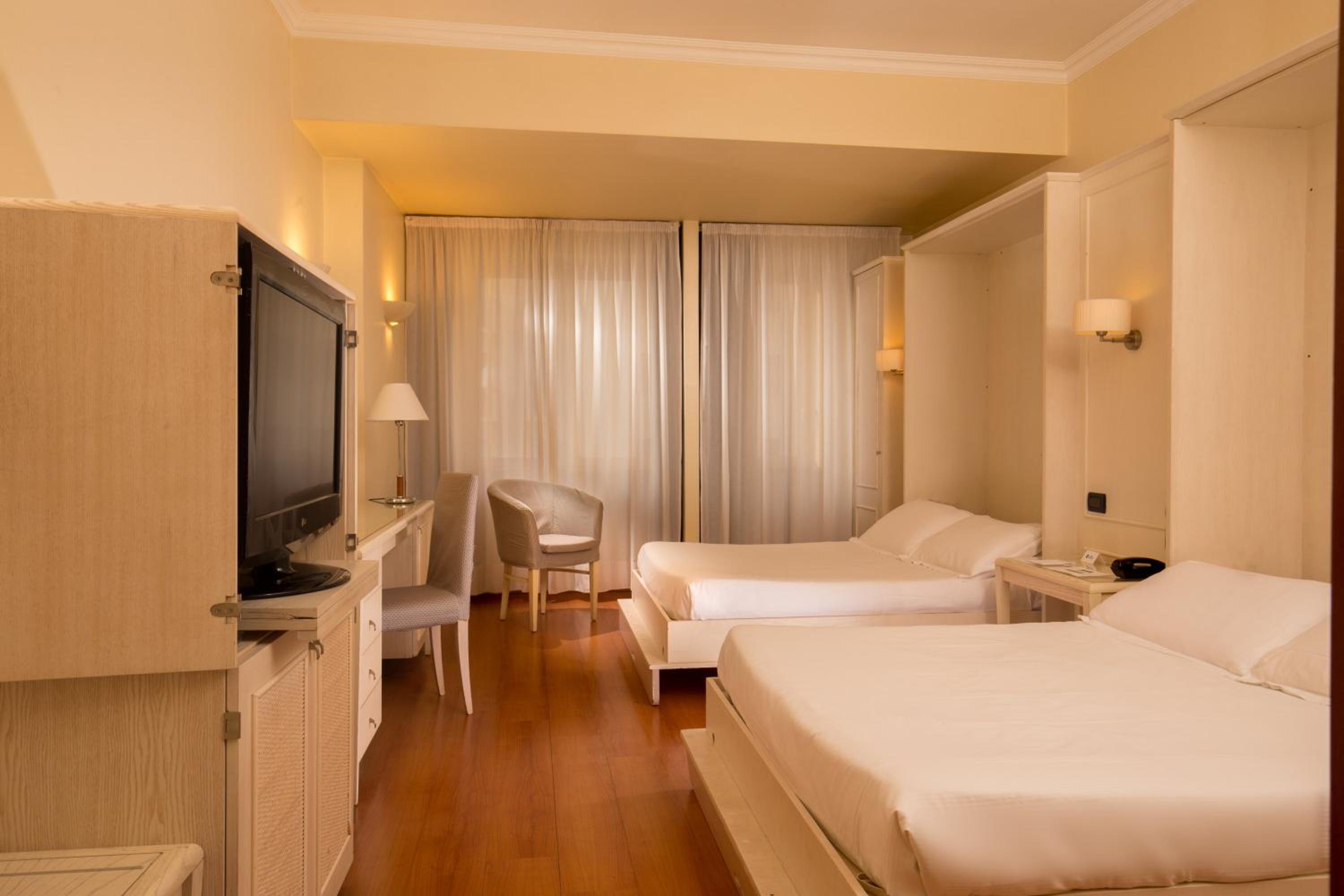 Quintuple Room thumbnail 5