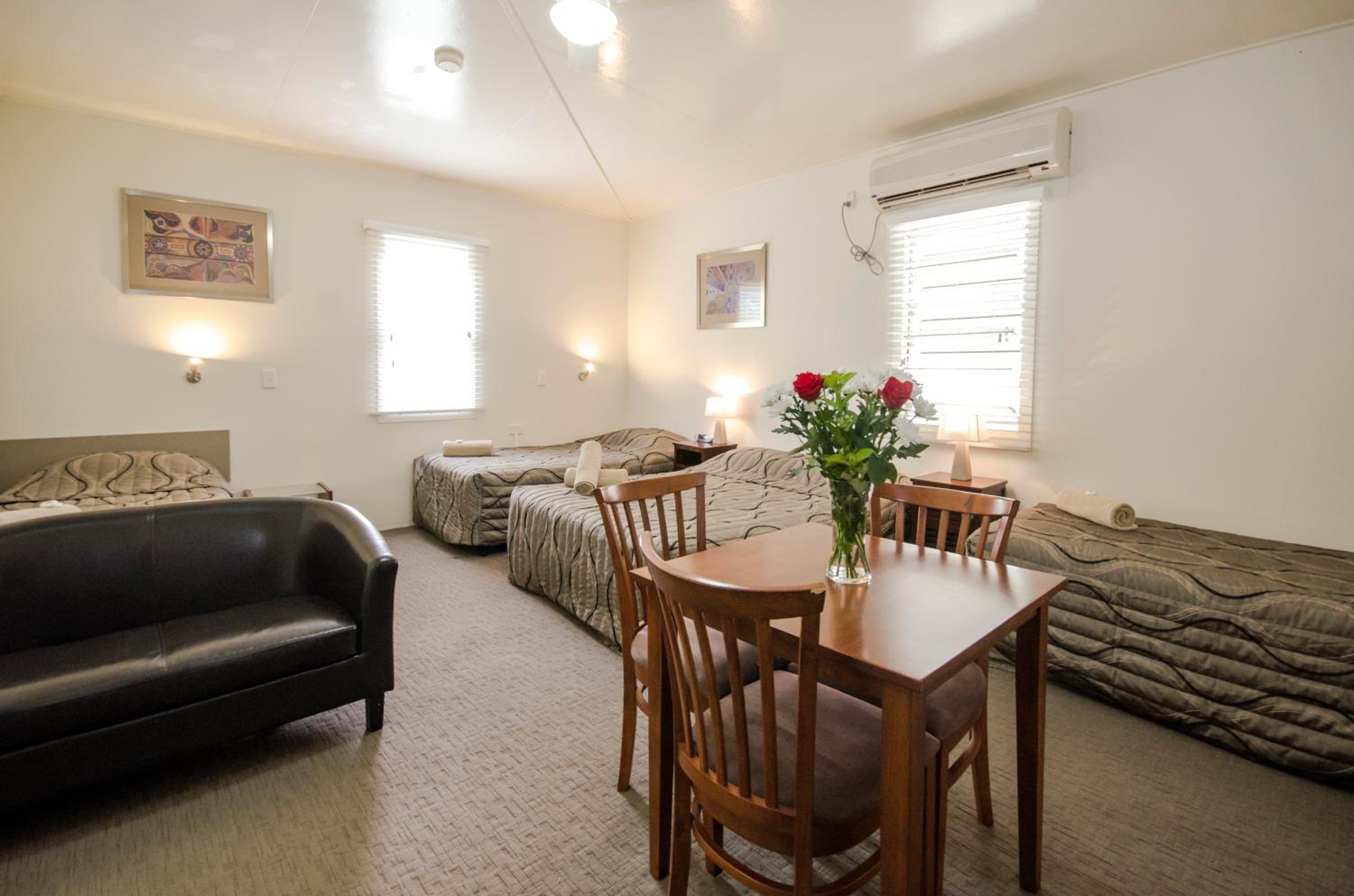 Family Room photo 3