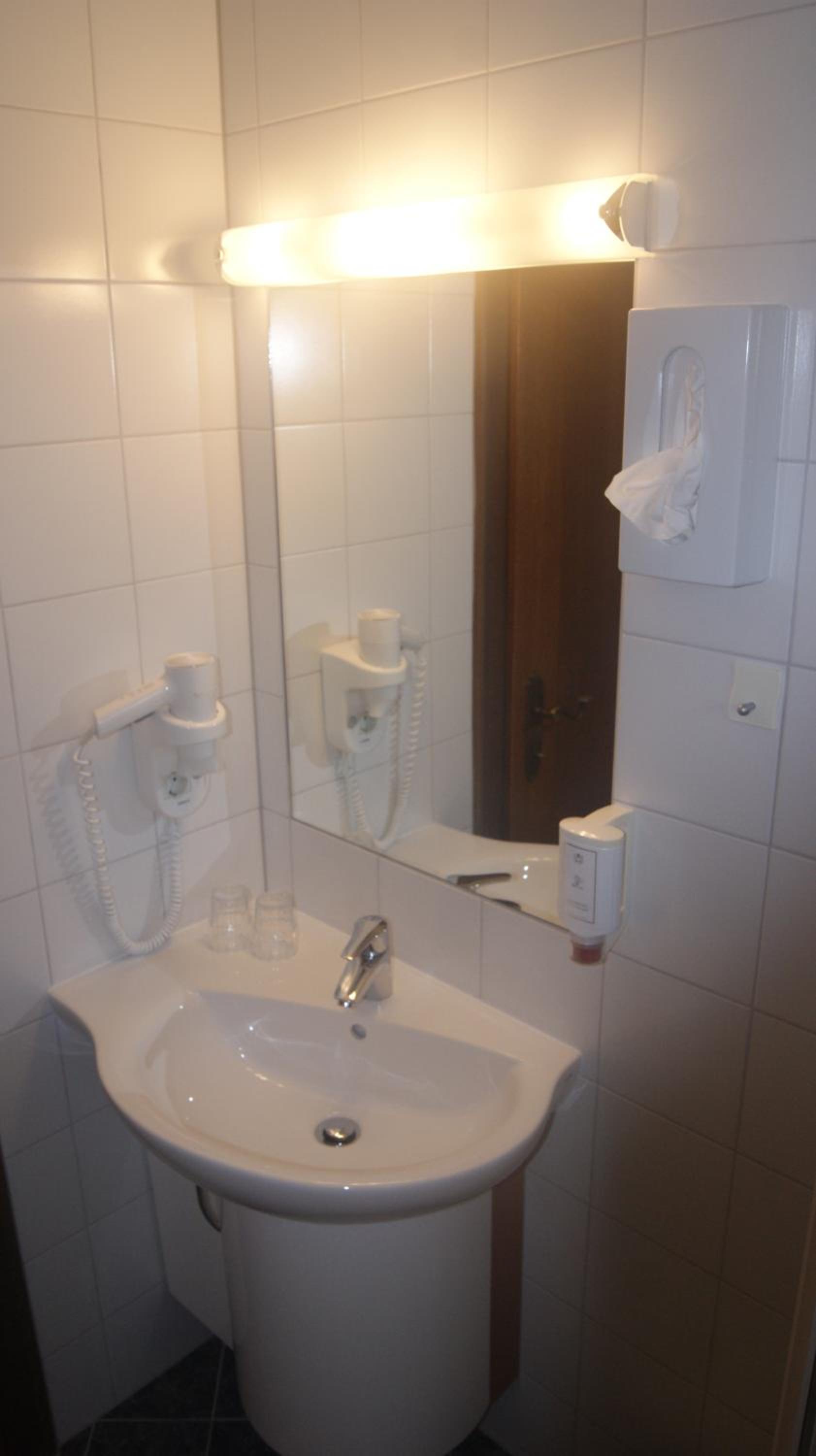 Small Single Room photo 2