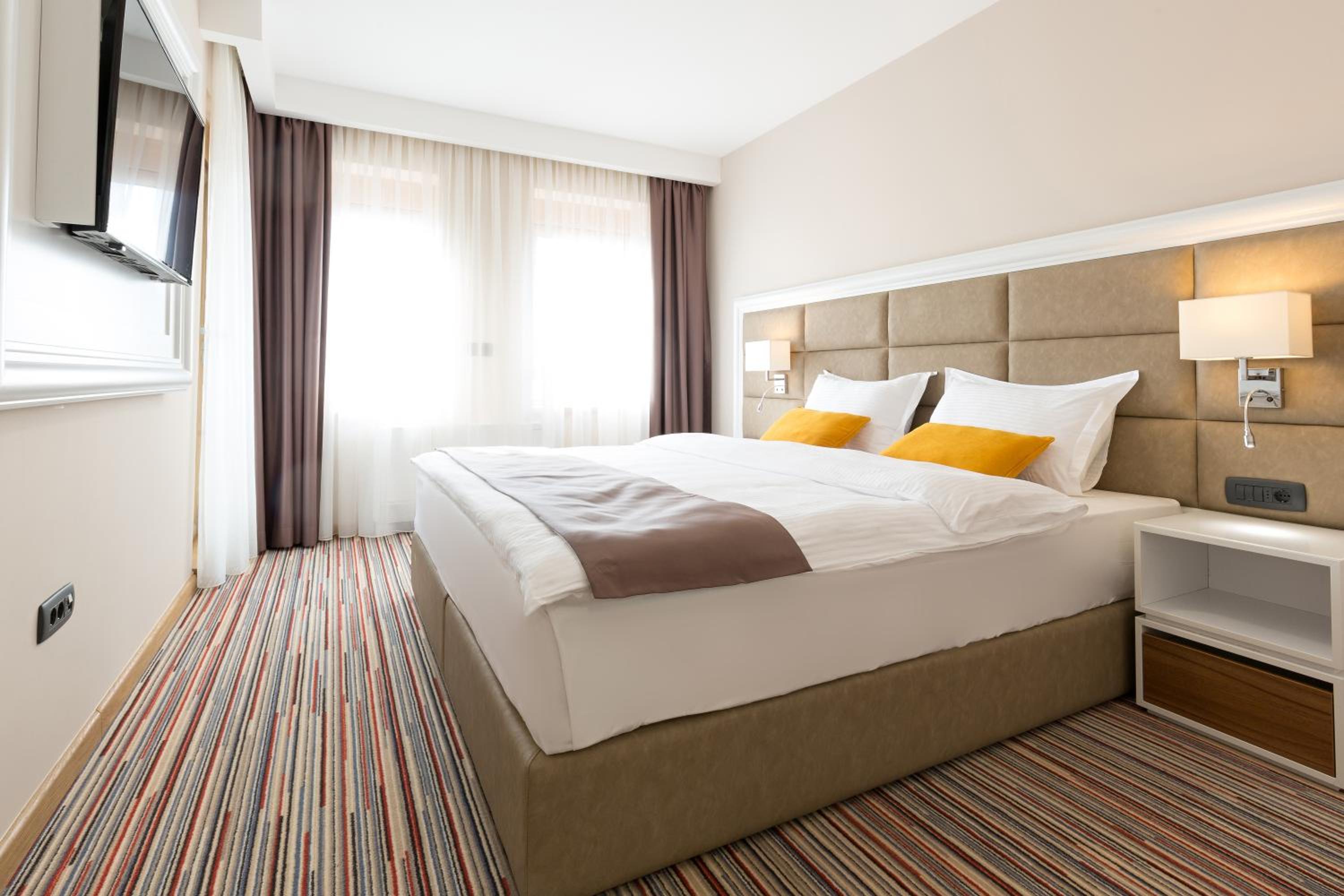 Deluxe Suite with Balcony photo 1