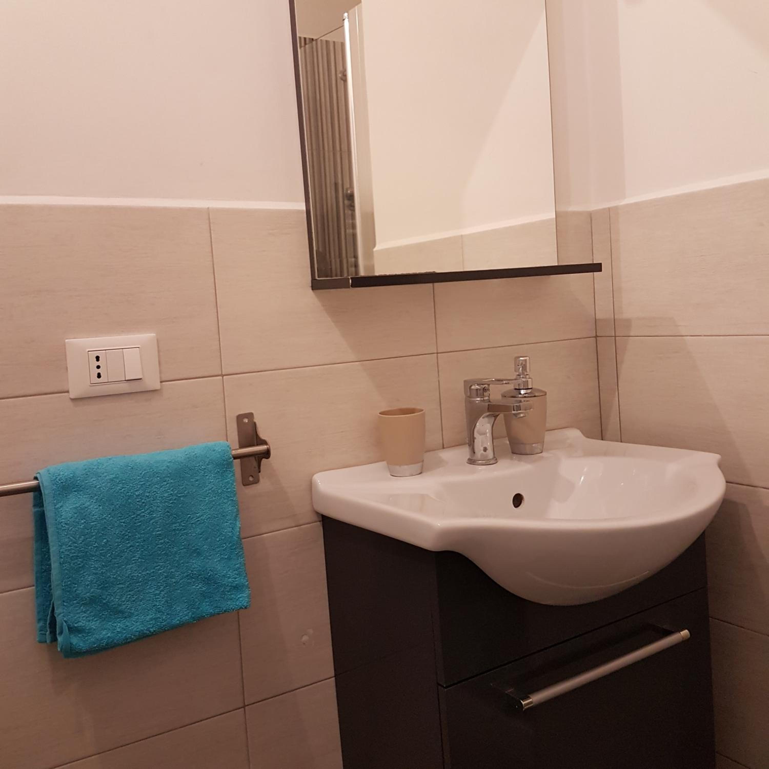 Double Room with Private External Bathroom - Photo 4