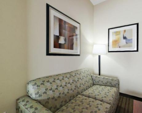 Standard Room with Two Queen Beds - Photo 3