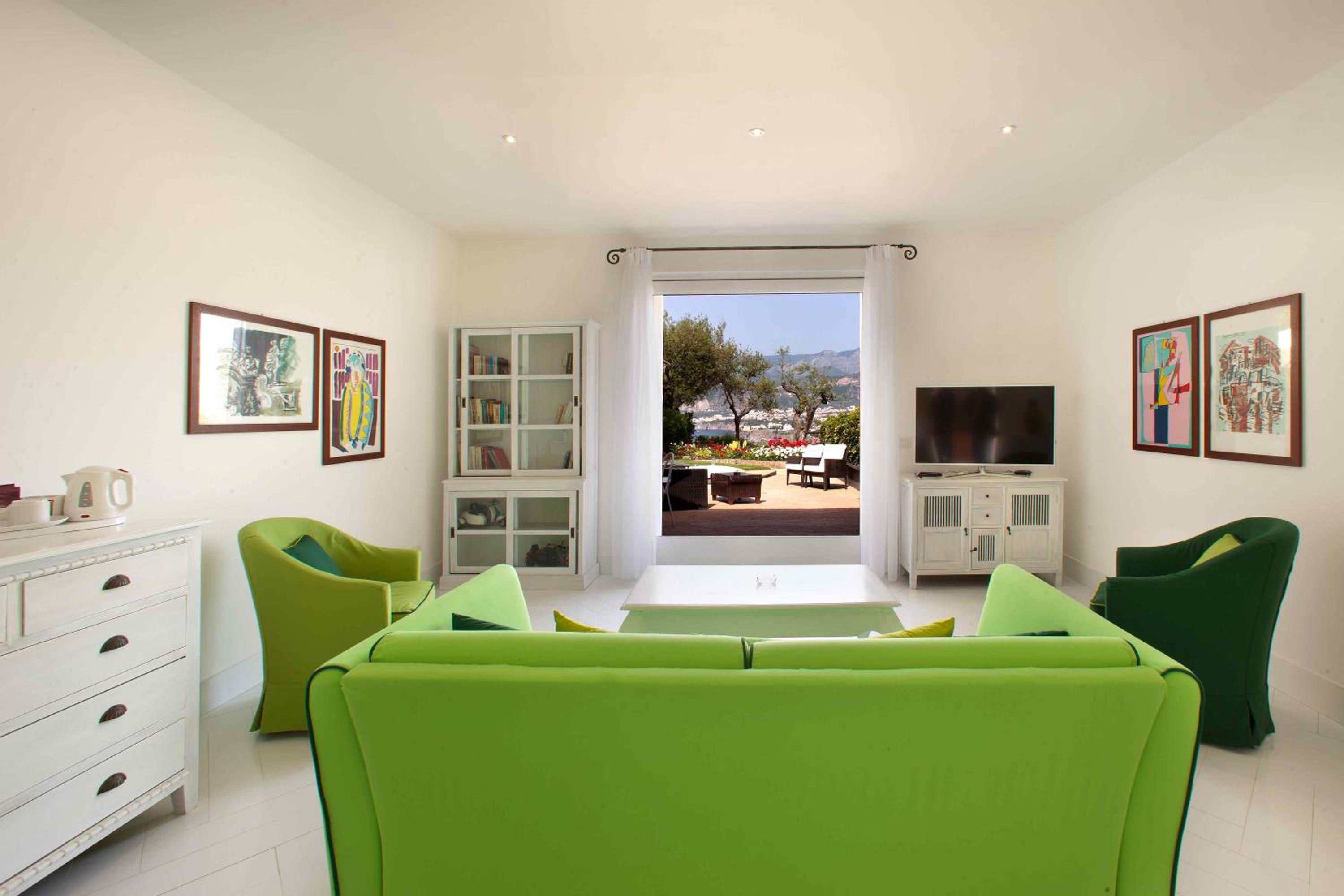 Suite with Hot Tub- Annex