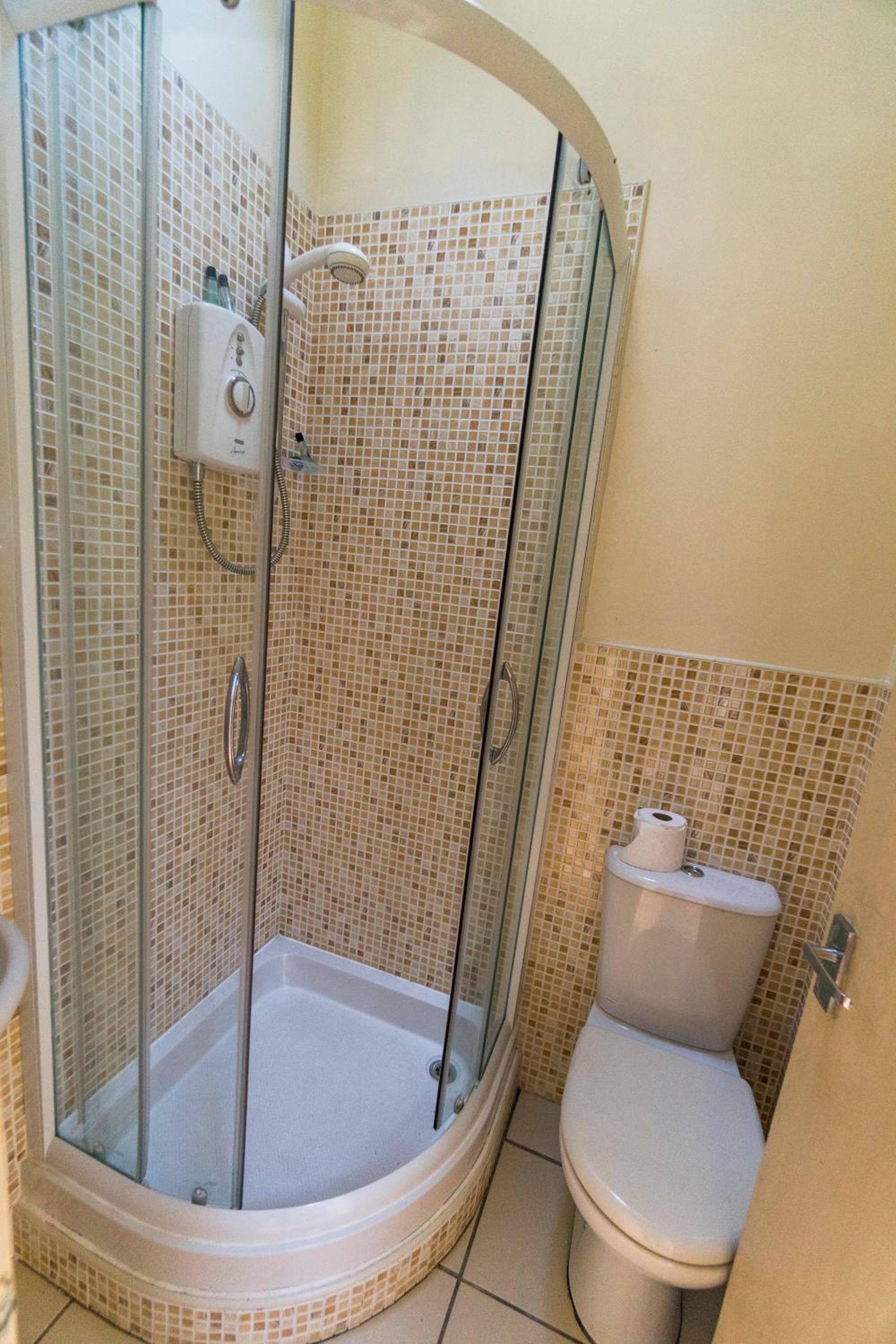 One-Bedroom House - Photo 4
