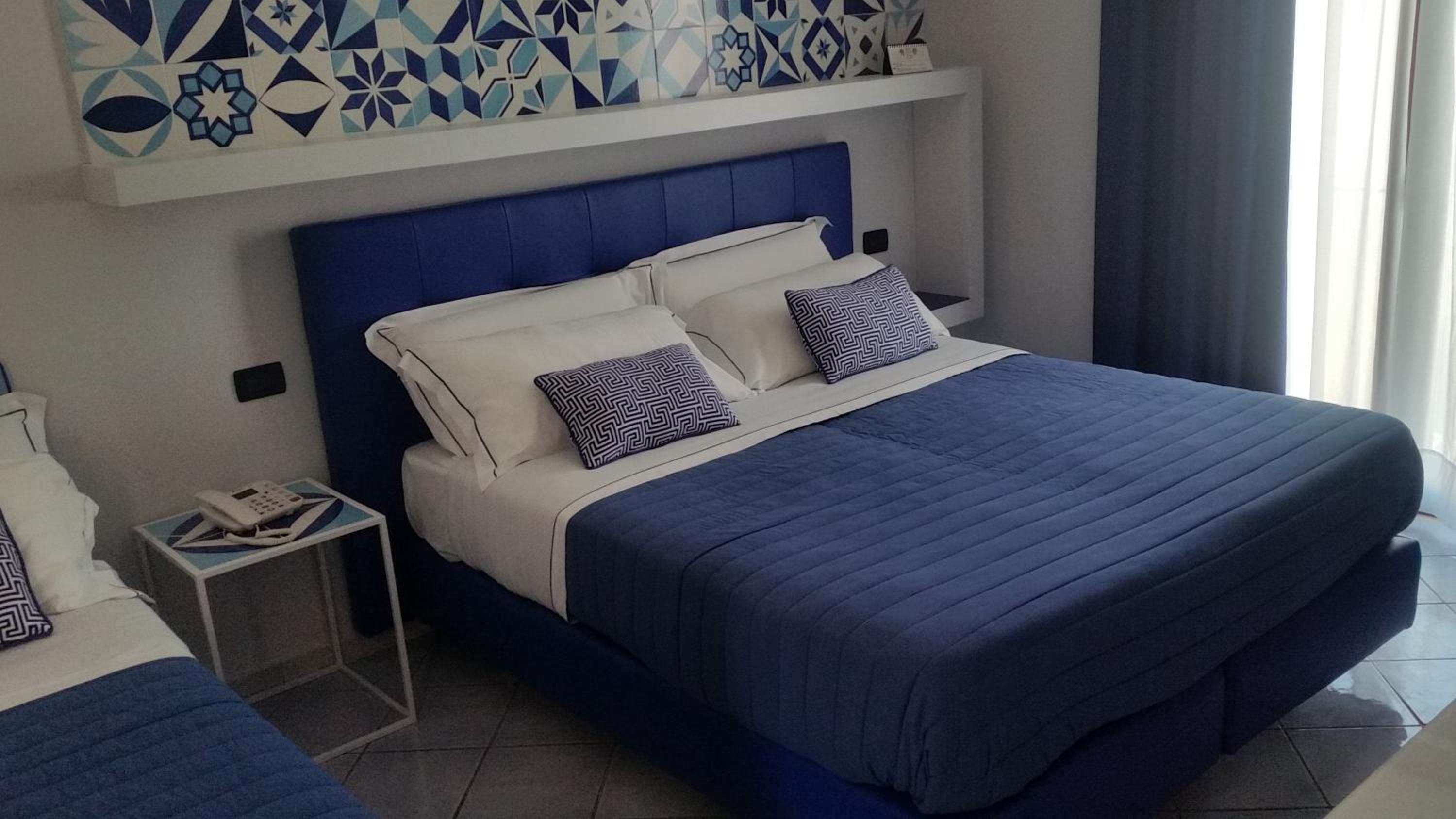 Double Room with Balcony - Photo 7