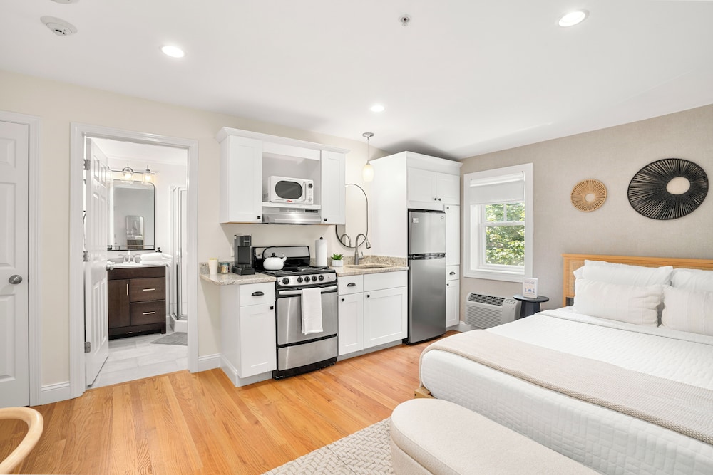 Deluxe Studio Suite