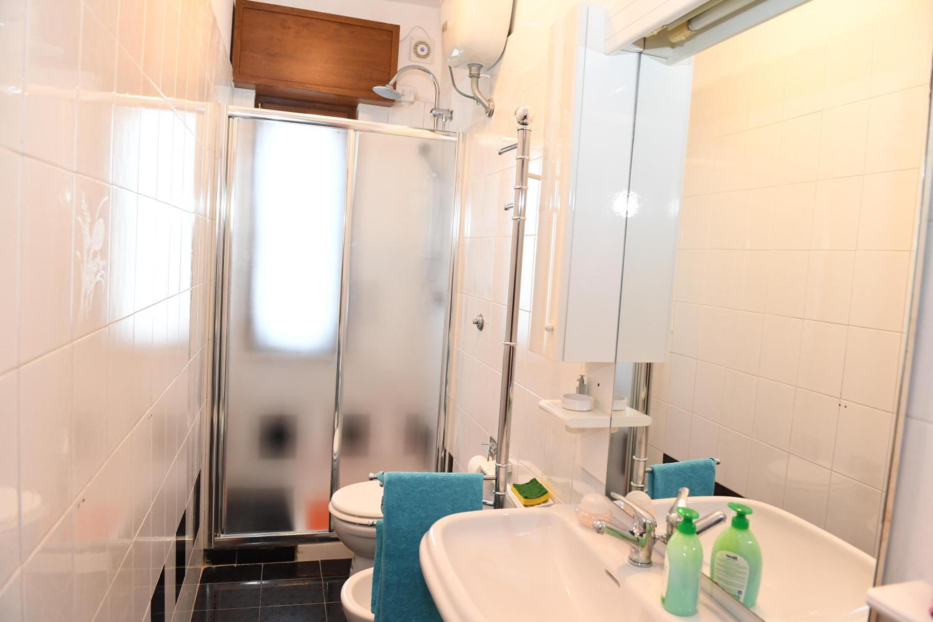 Double Room with Private External Bathroom photo 2