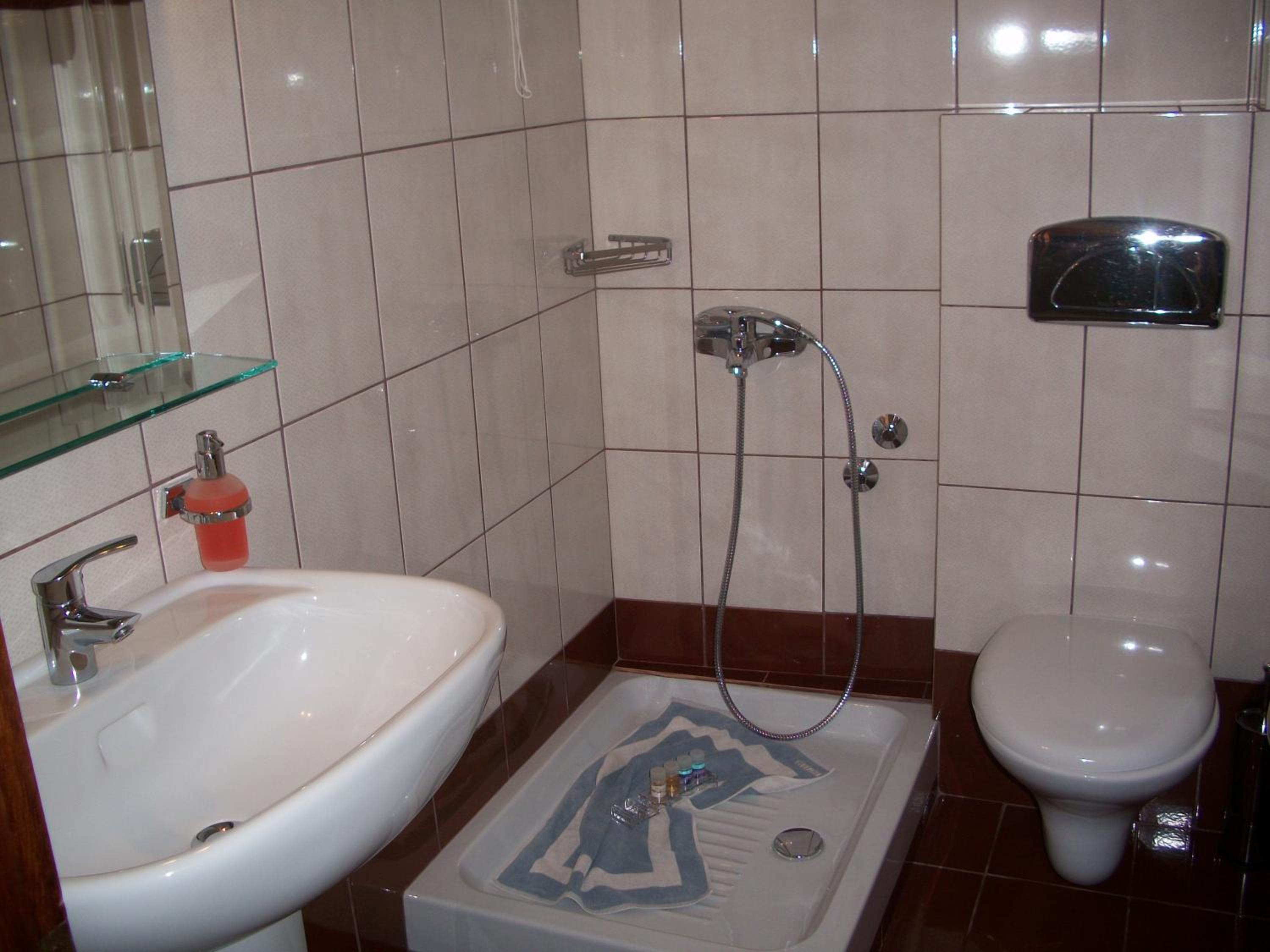 Double or Twin Room - Photo 2