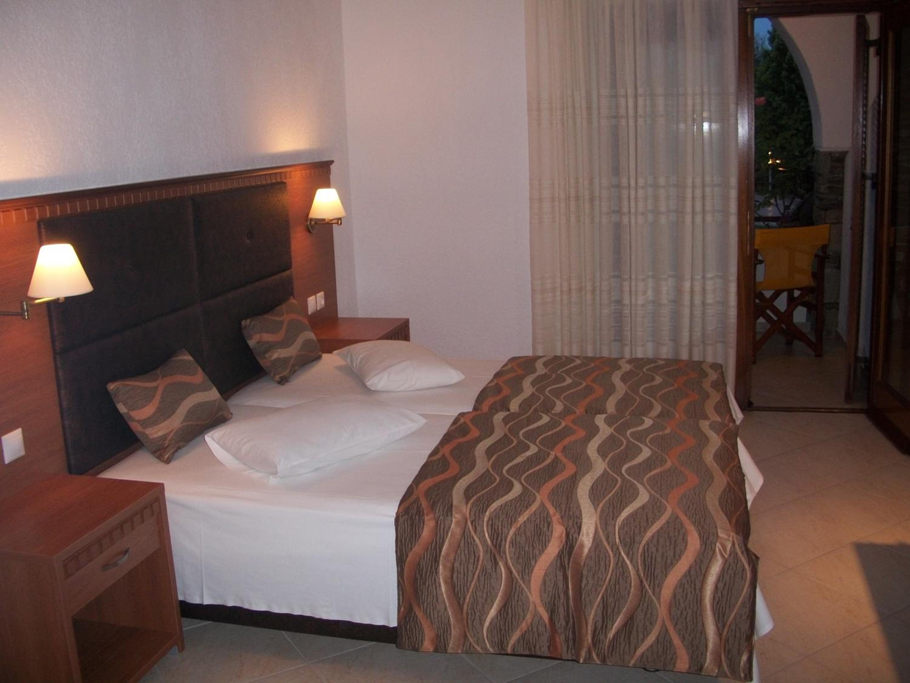 Double or Twin Room - Photo 4
