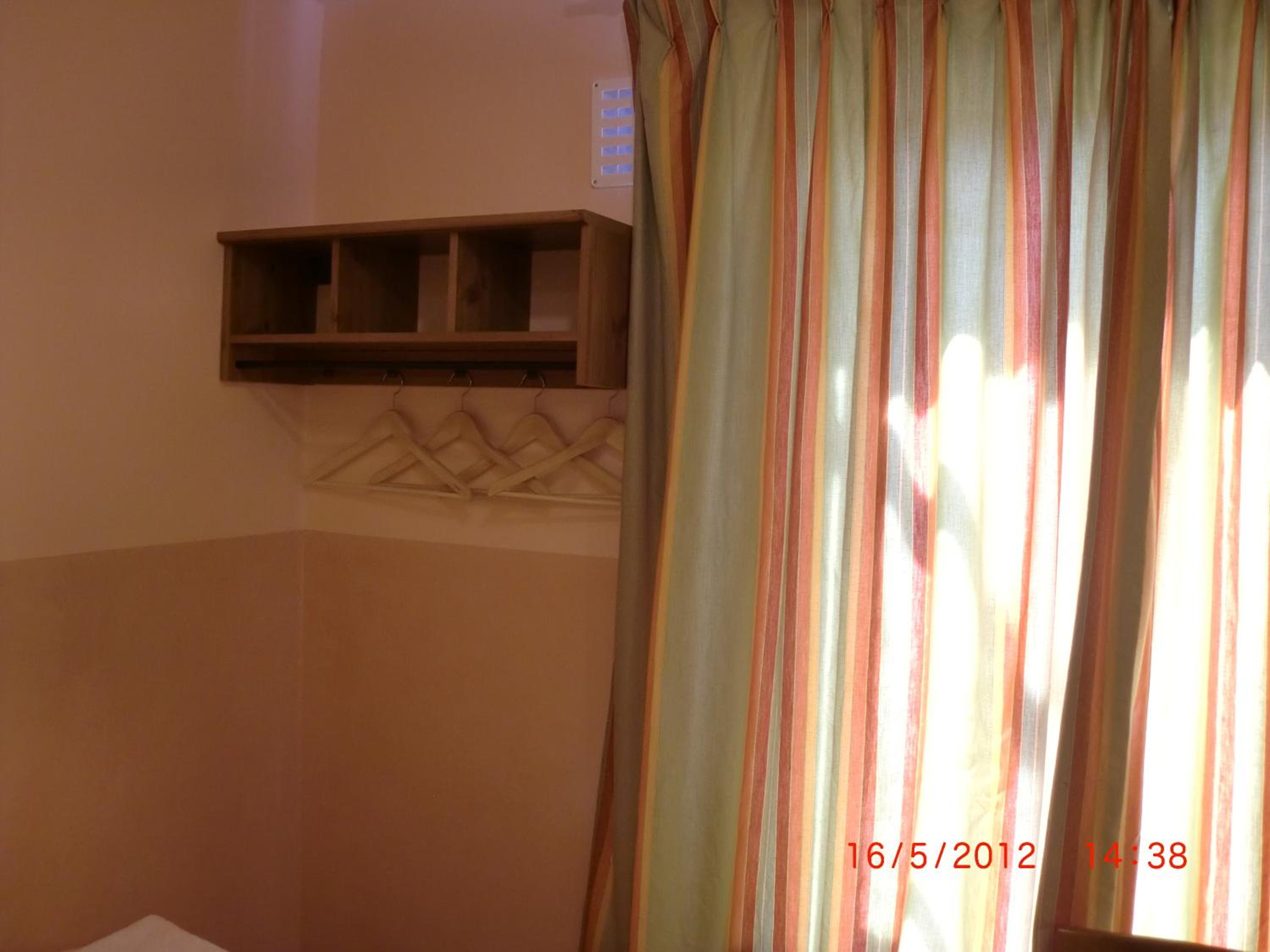 Small Quadruple Room photo 2