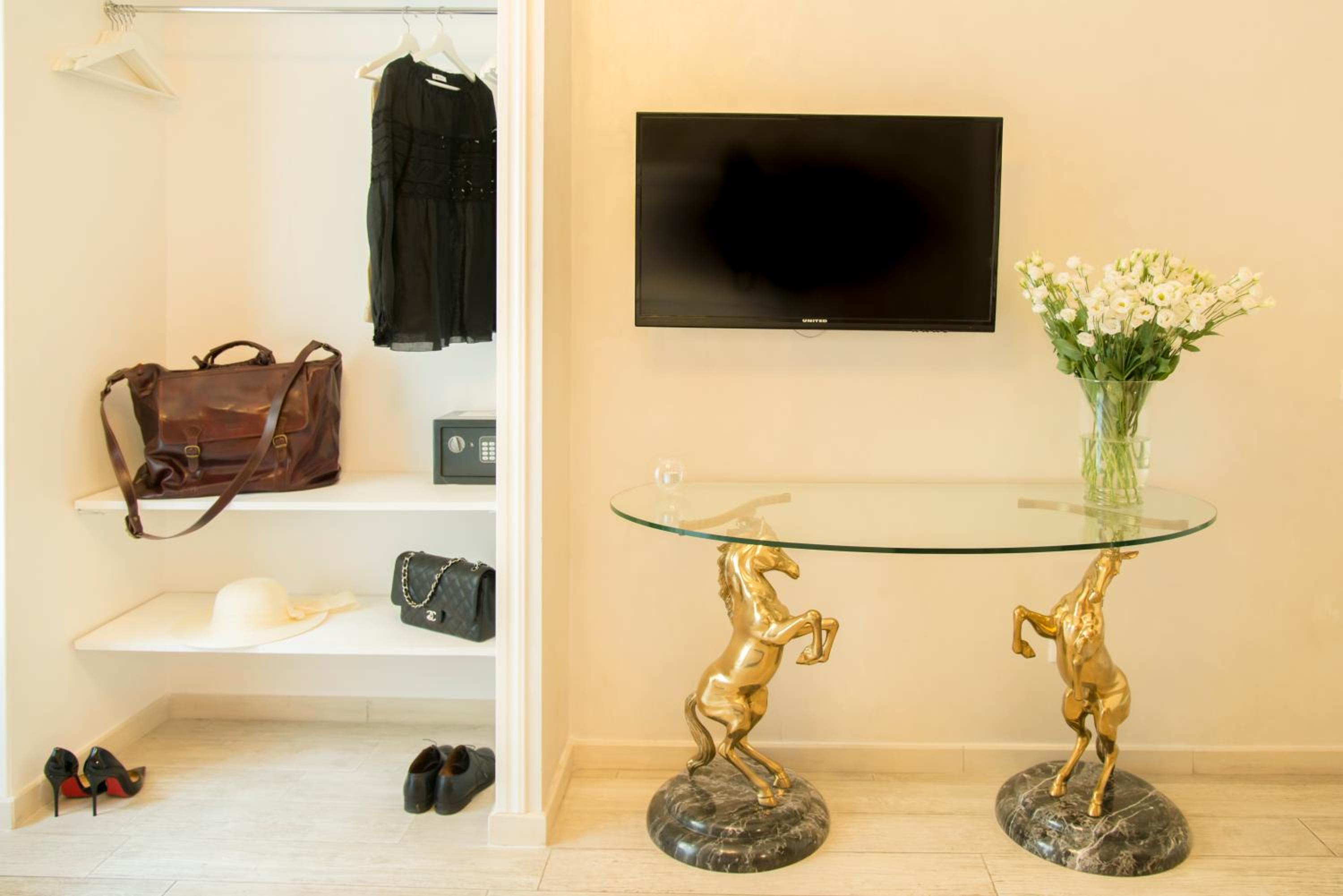 Deluxe Double or Twin Room photo 3