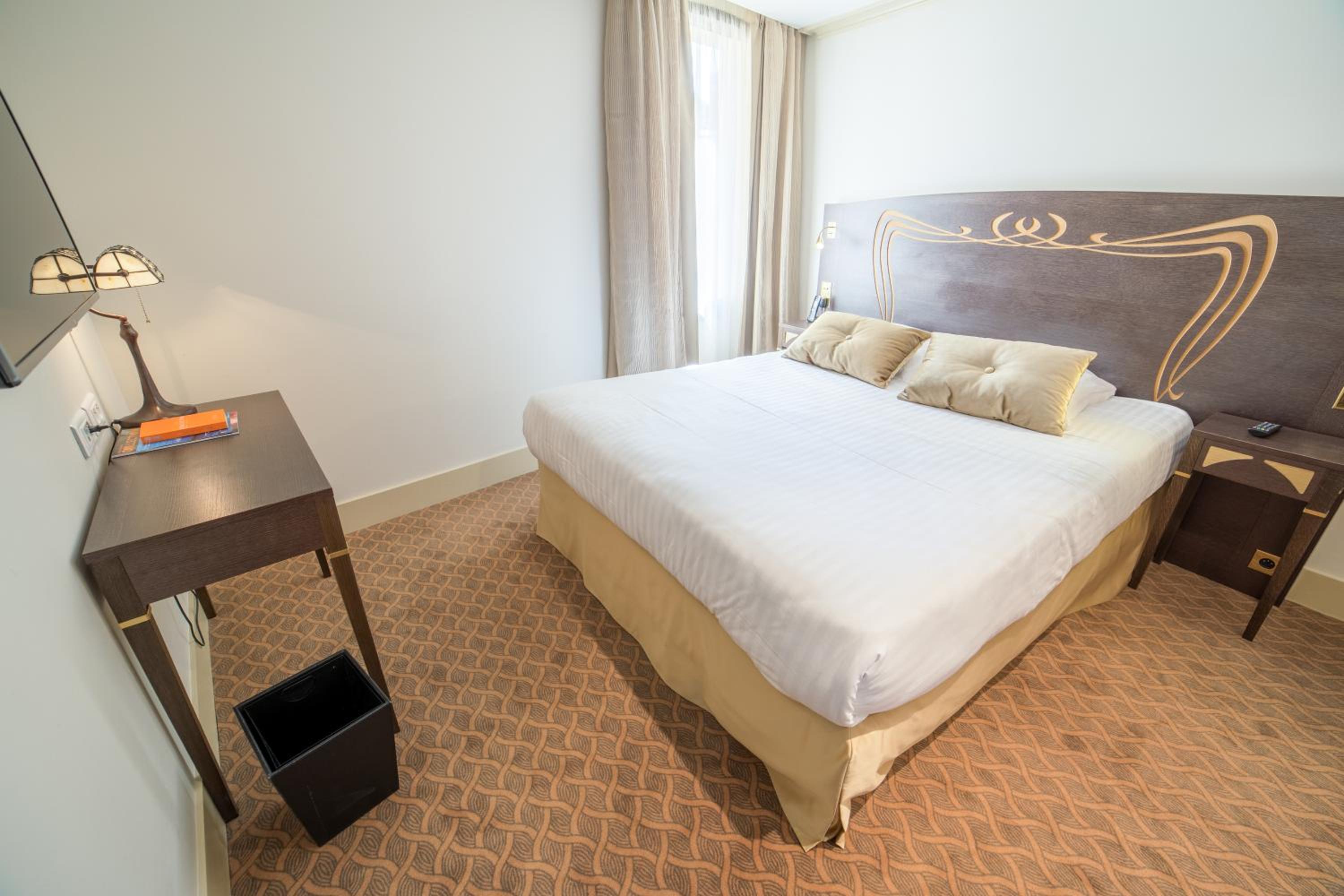 Standard Queen Room - Photo 5