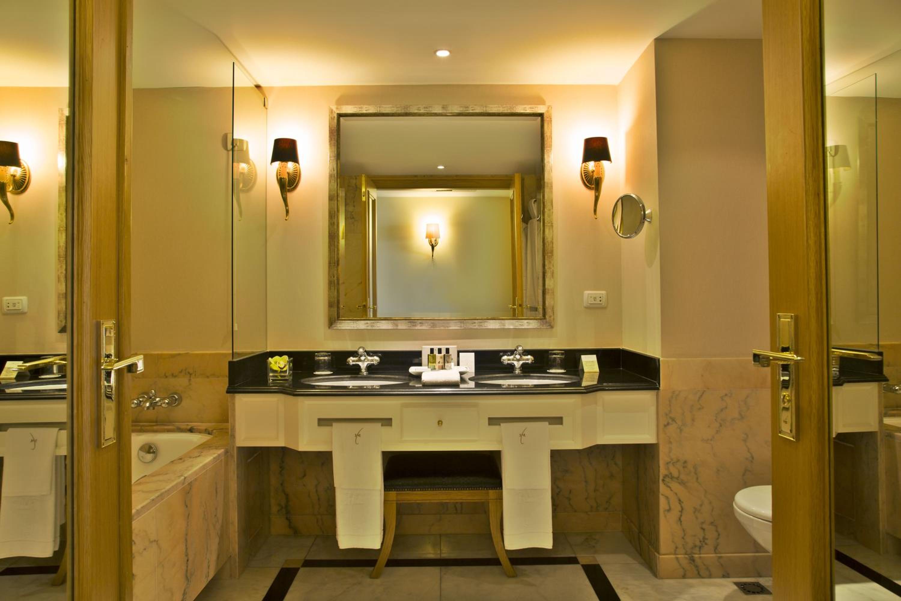 Deluxe Double or Twin Room - Photo 4
