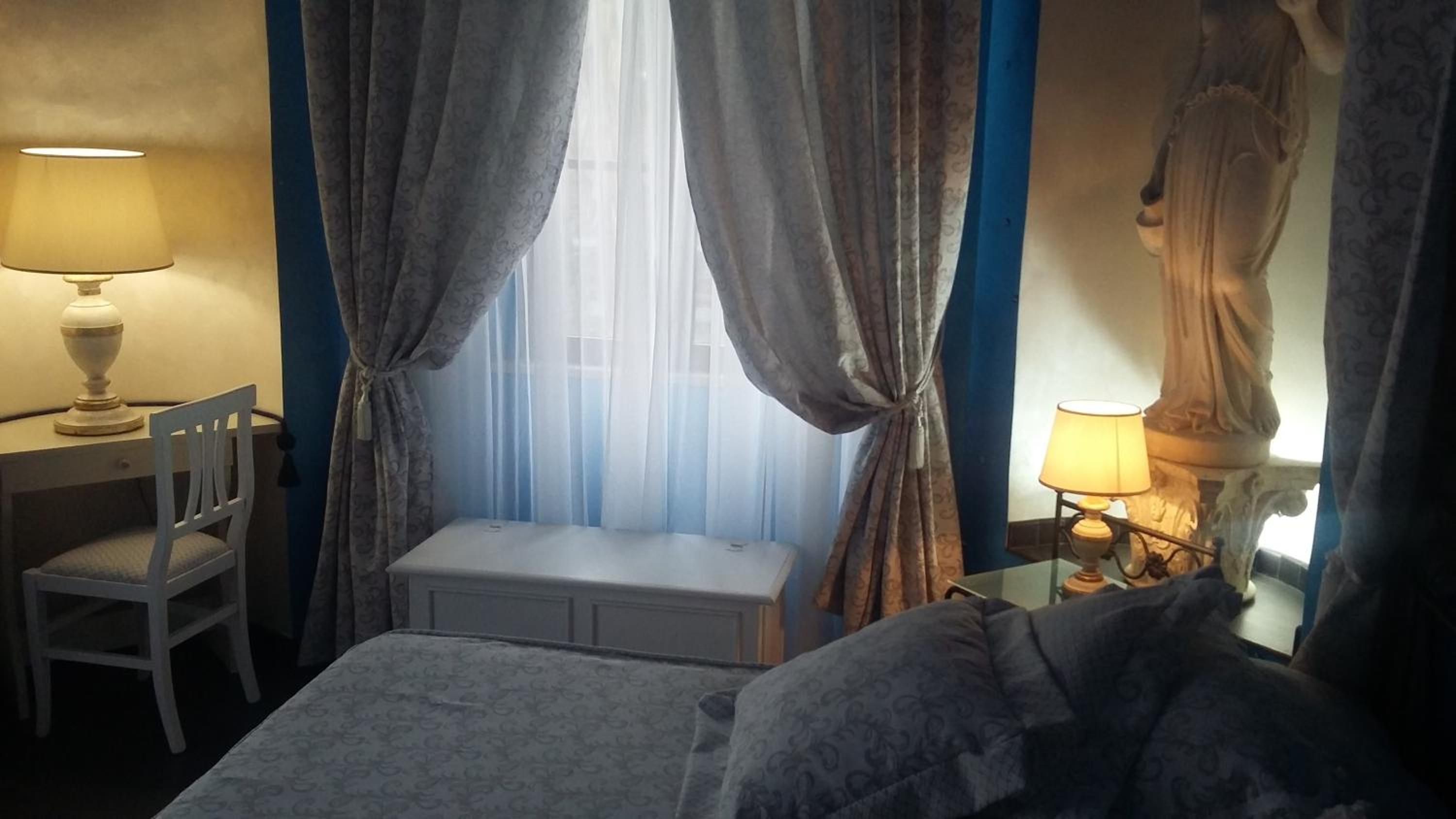 Queen Room with Garden View - Photo 11