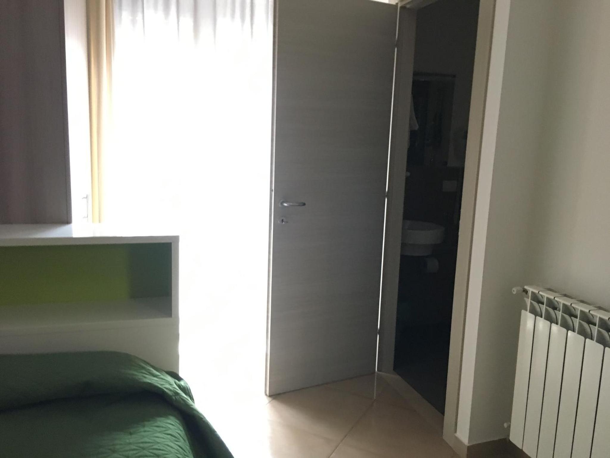 Twin Room - Photo 11